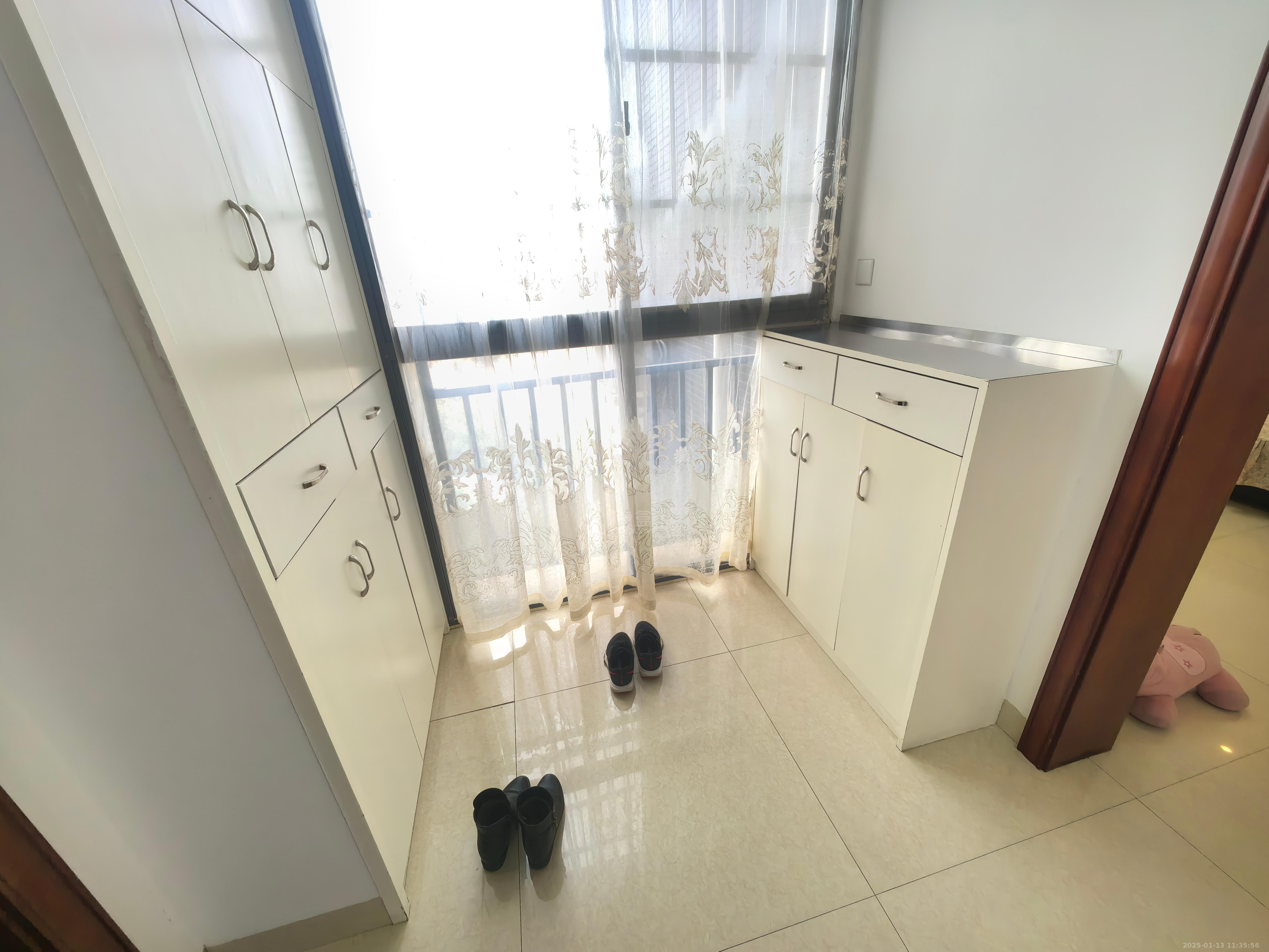 印象华都 3室2厅2卫 1600.0元/月 印象华都 3室2厅2卫 1600.0元/月室内图