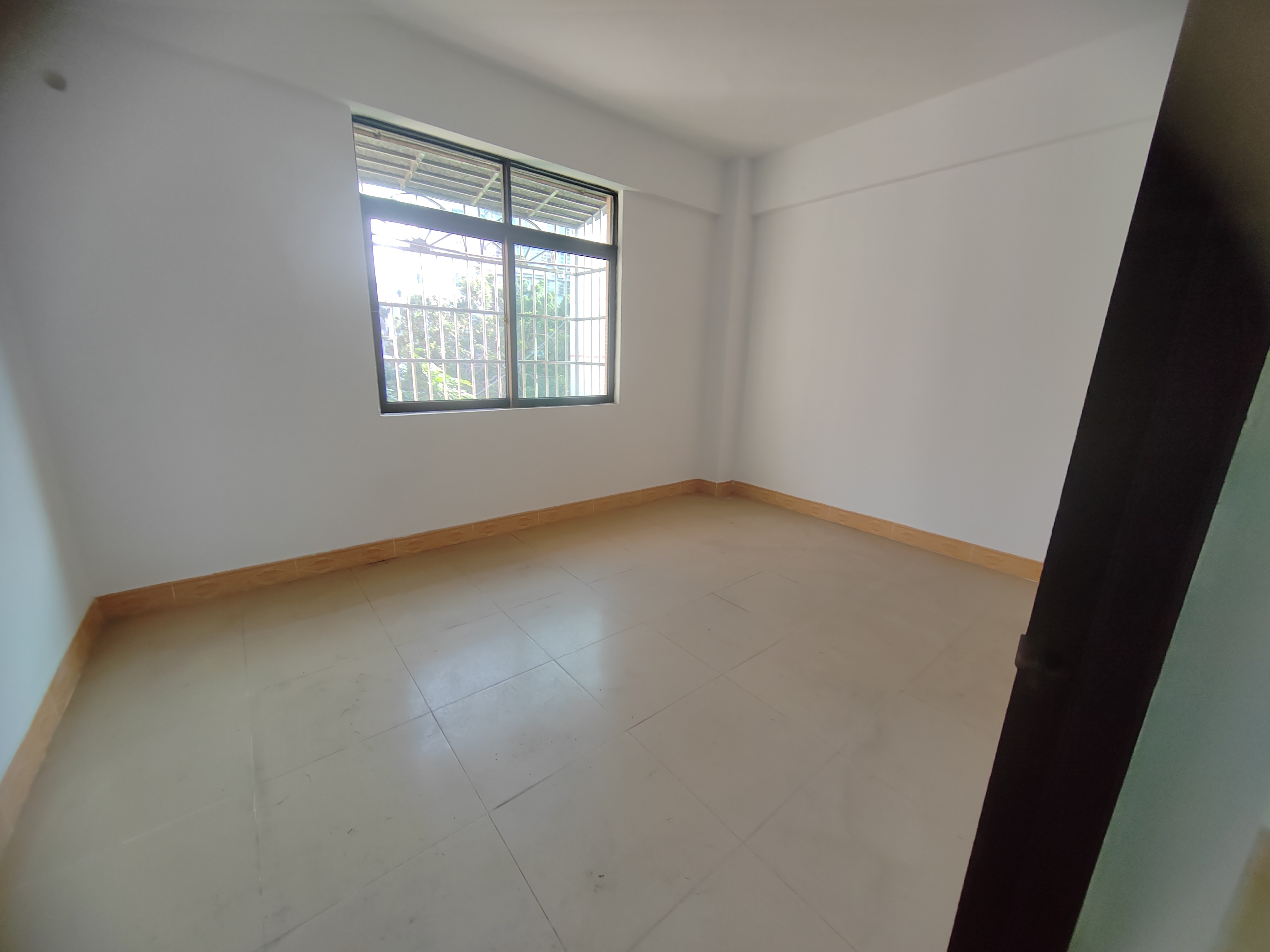 第一砖厂宿舍  3室2厅1卫    110.0万 第一砖厂宿舍  3室2厅1卫    110.0万客厅