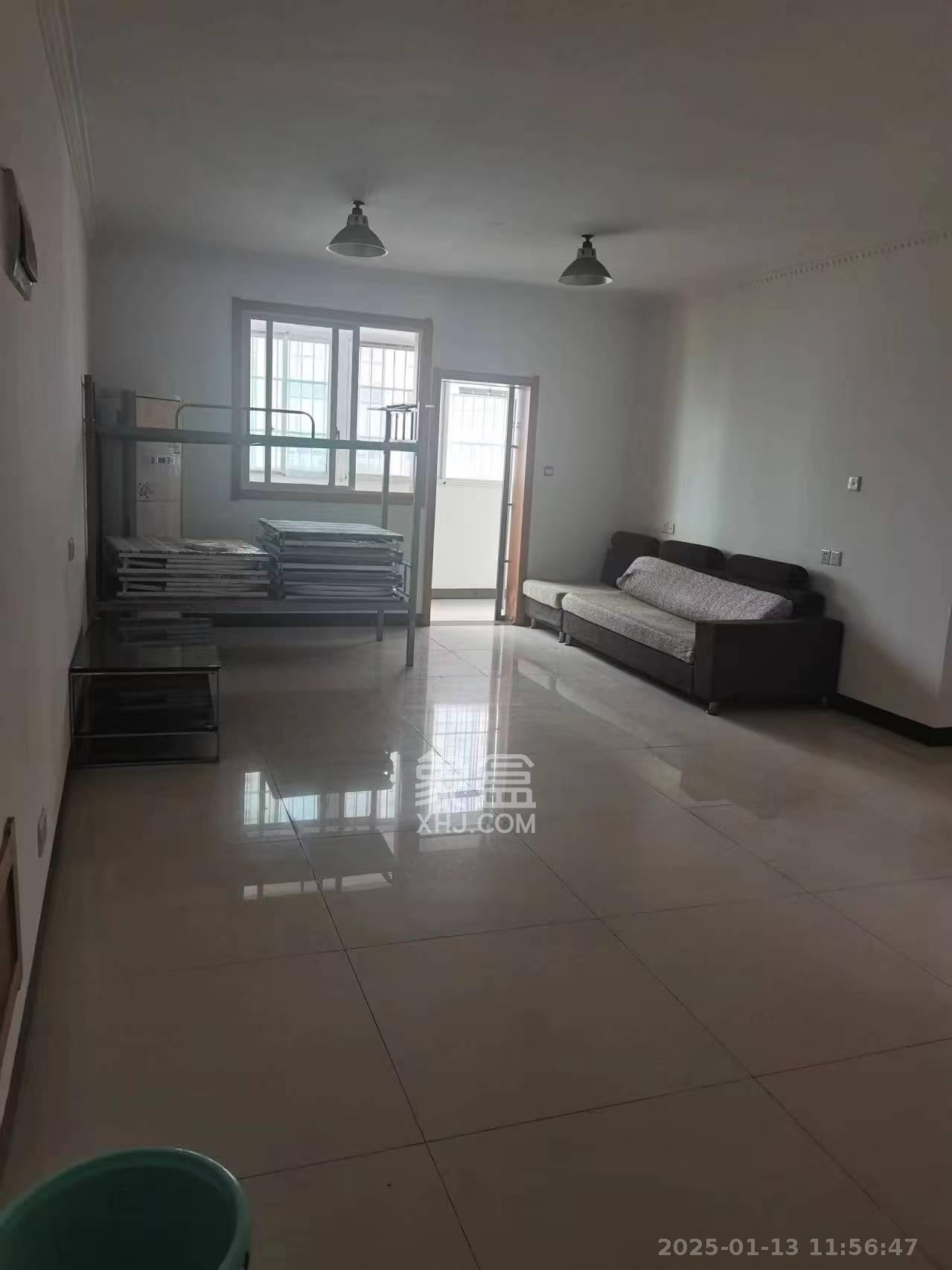 麓谷加州阳光  3室2厅2卫    2800.0元/月室内图