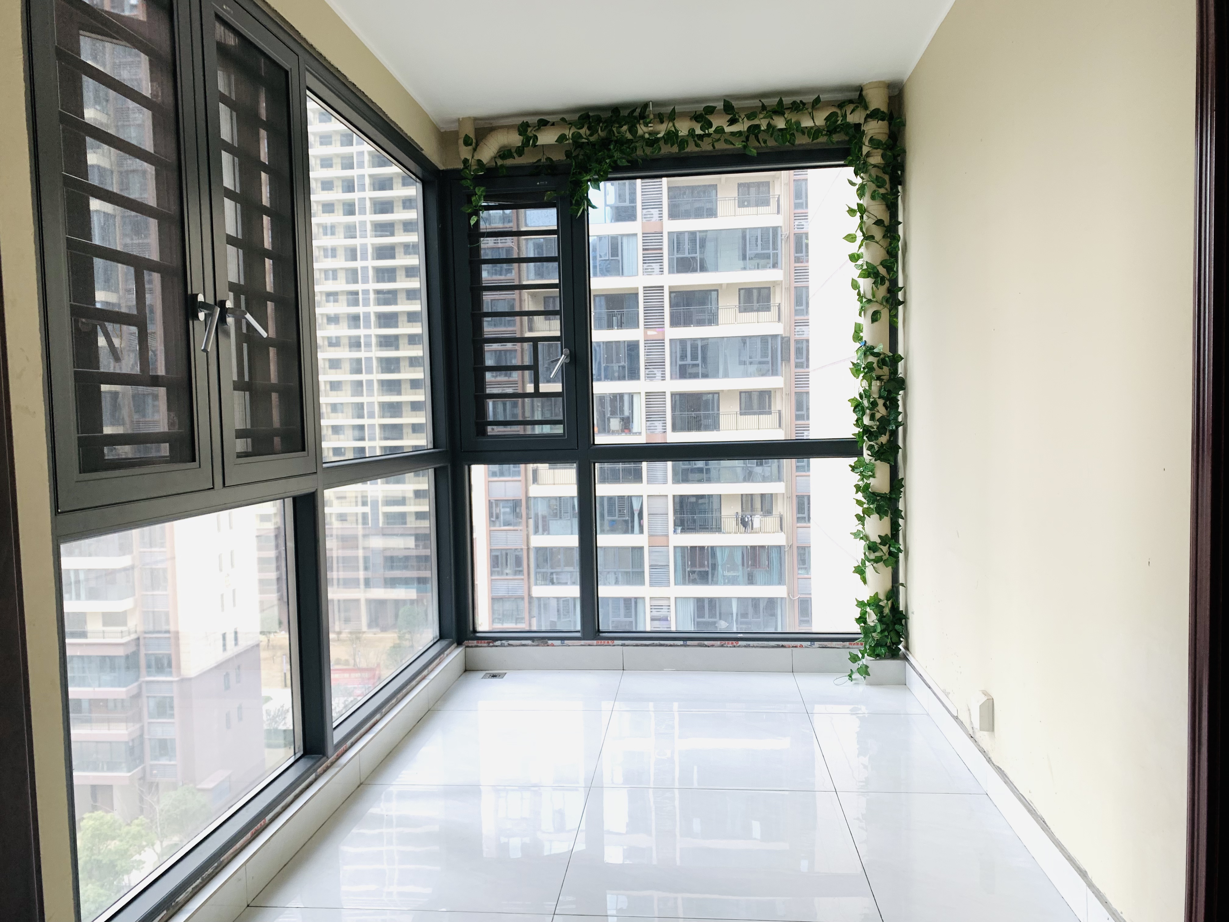 碧桂园梓山府 4室2厅2卫 2200.0元/月 碧桂园梓山府 4室2厅2卫 2200.0元/月室内图