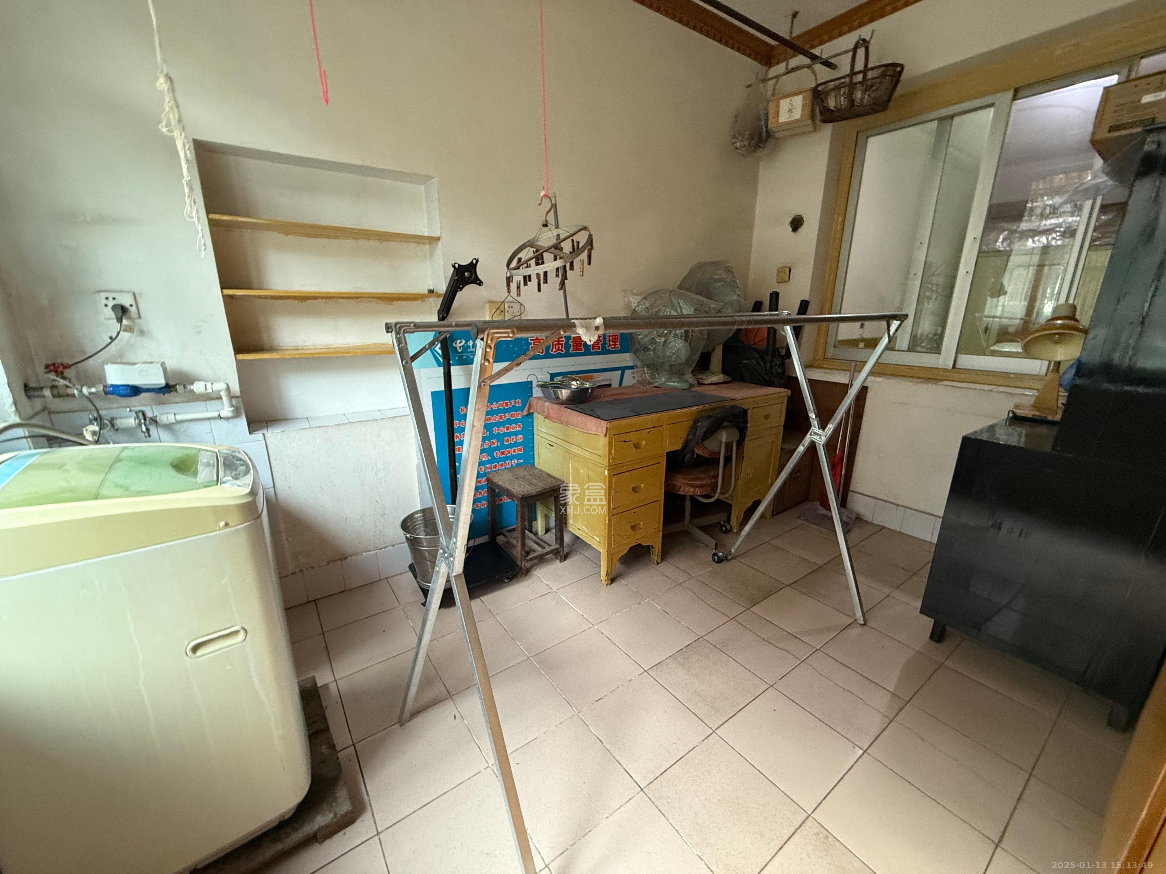 东塘电信宿舍 4室2厅1卫 1600.0元/月 东塘电信宿舍 4室2厅1卫 1600.0元/月室内图