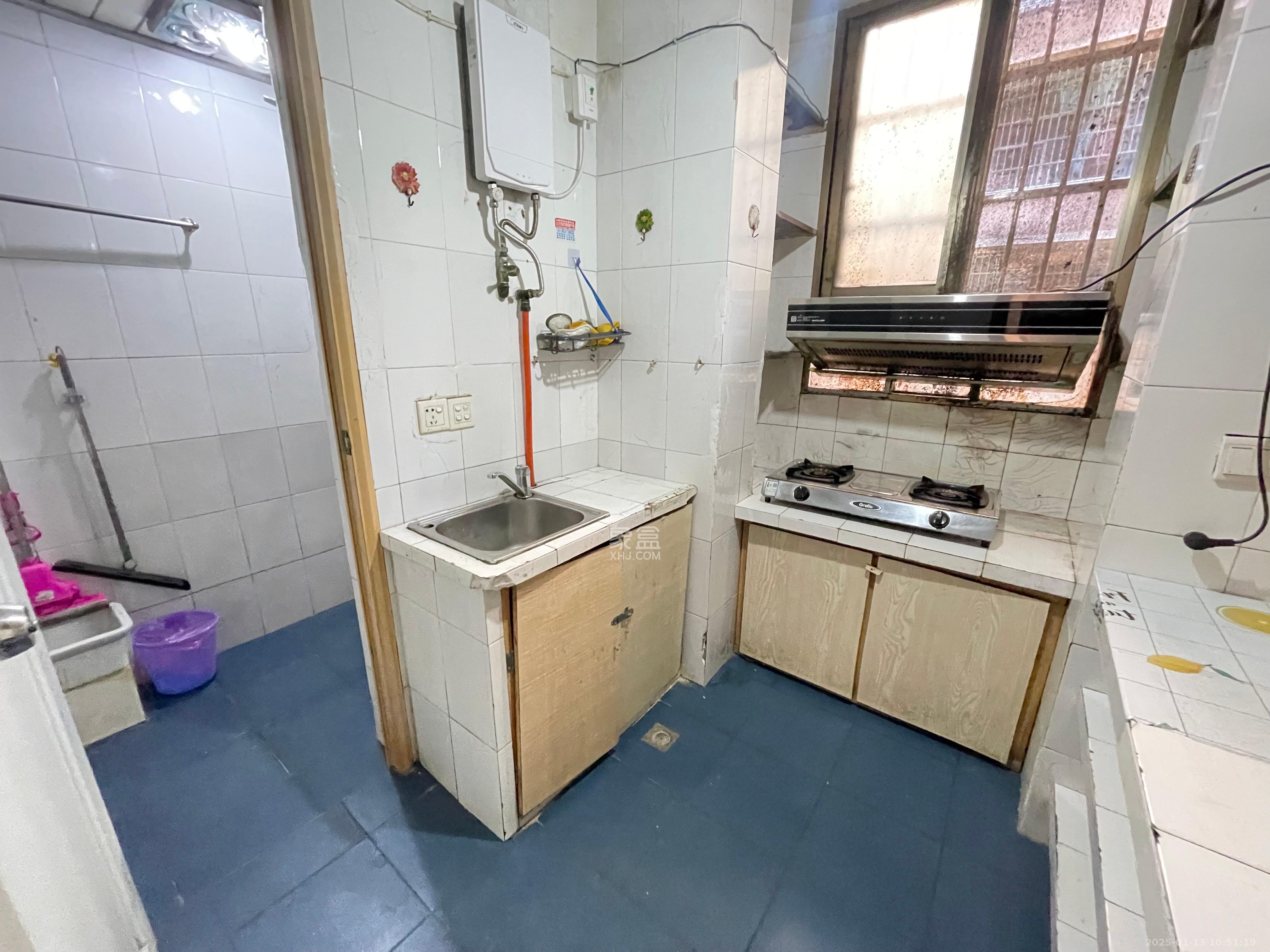 文艺新村  1室1厅1卫   1300.00元/月室内图