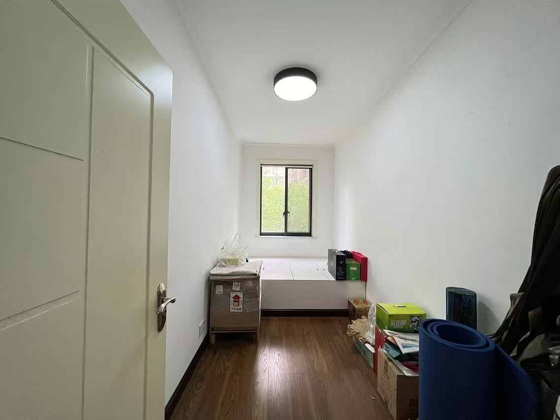 高尔夫紫龙郡 4室2厅2卫 2800.0元/月 高尔夫紫龙郡 4室2厅2卫 2800.0元/月室内图