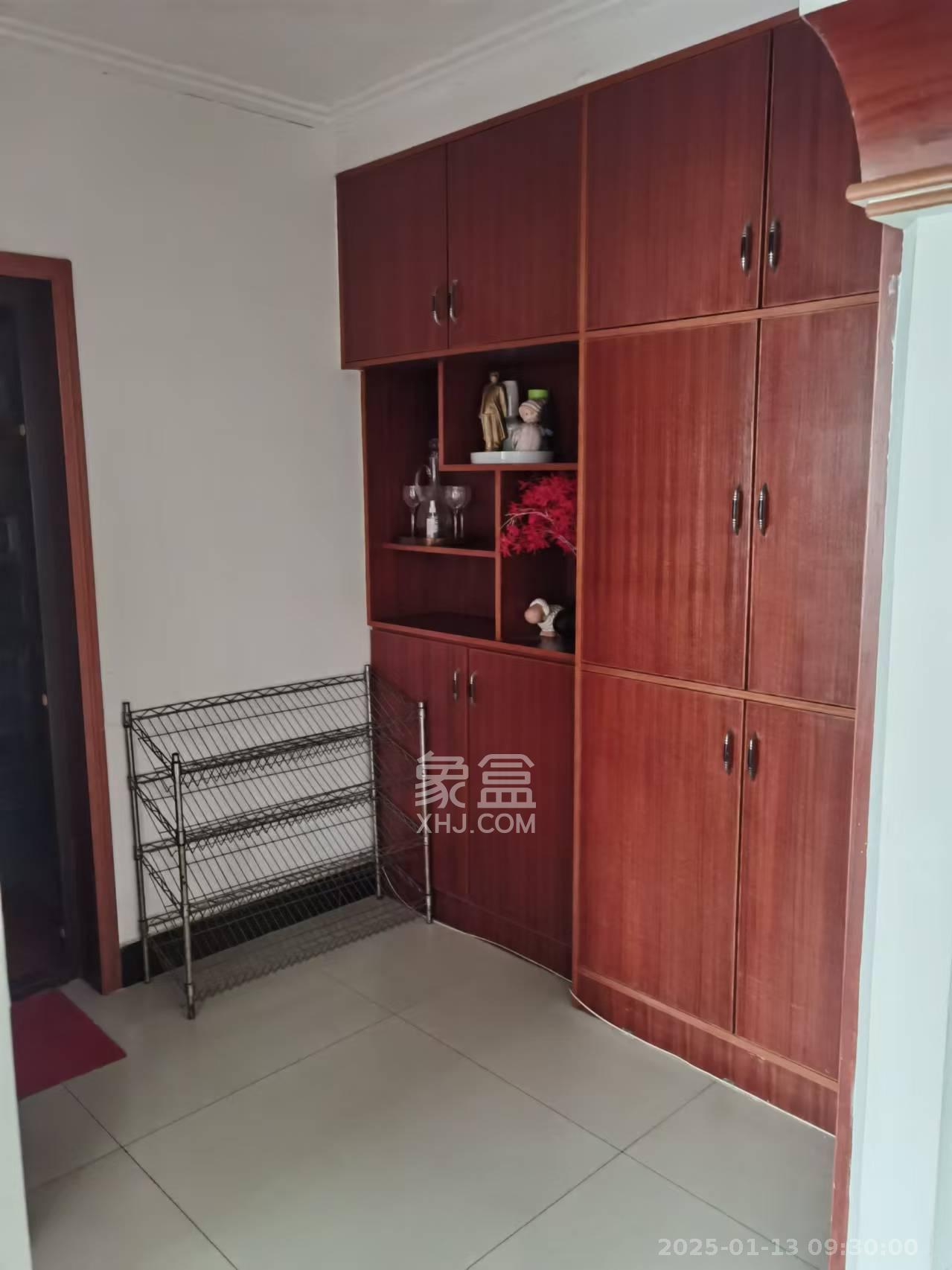 莲湖大厦 3室1厅1卫 2700.0元/月 莲湖大厦 3室1厅1卫 2700.0元/月室内图