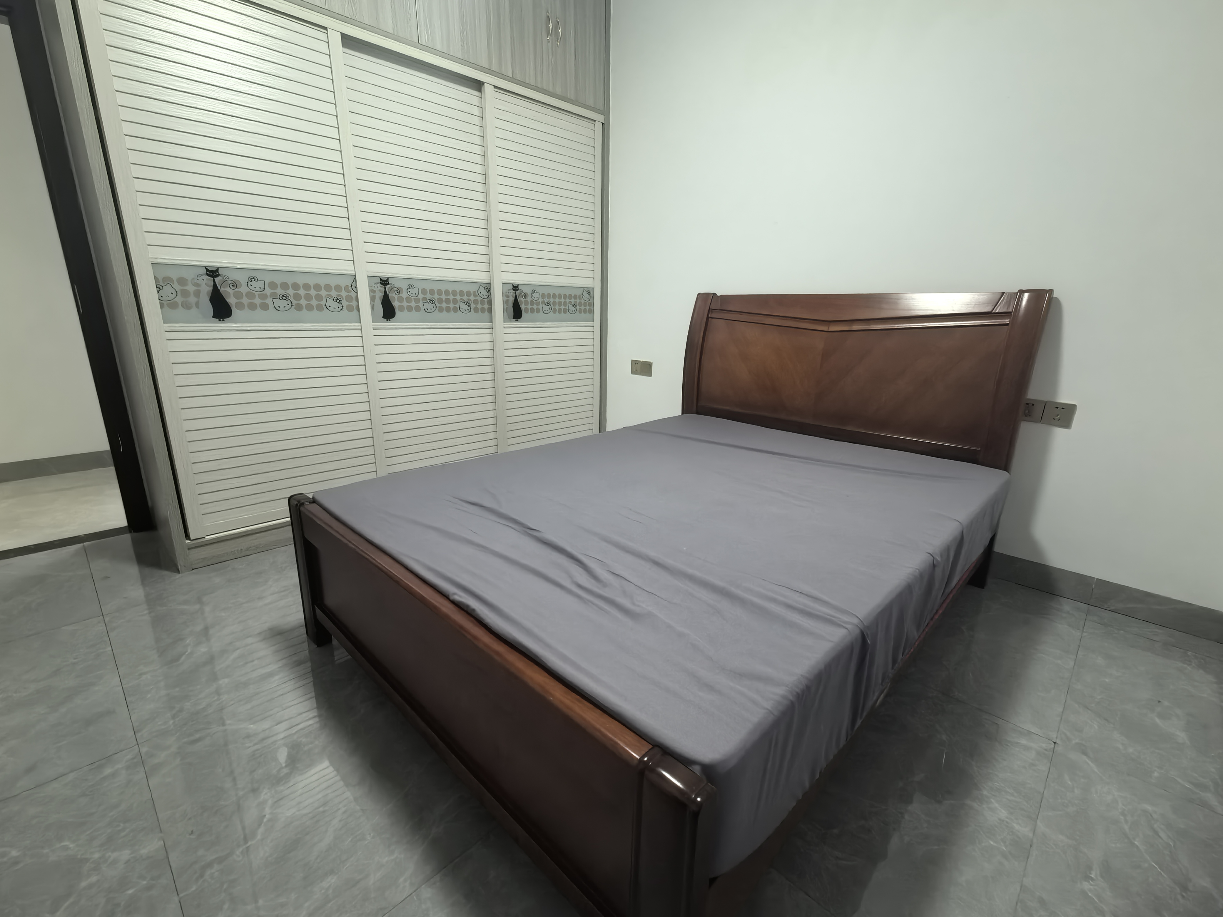 融冠亲城安置房  2室1厅1卫    1200.0元/月 融冠亲城安置房  2室1厅1卫    1200.0元/月室内图