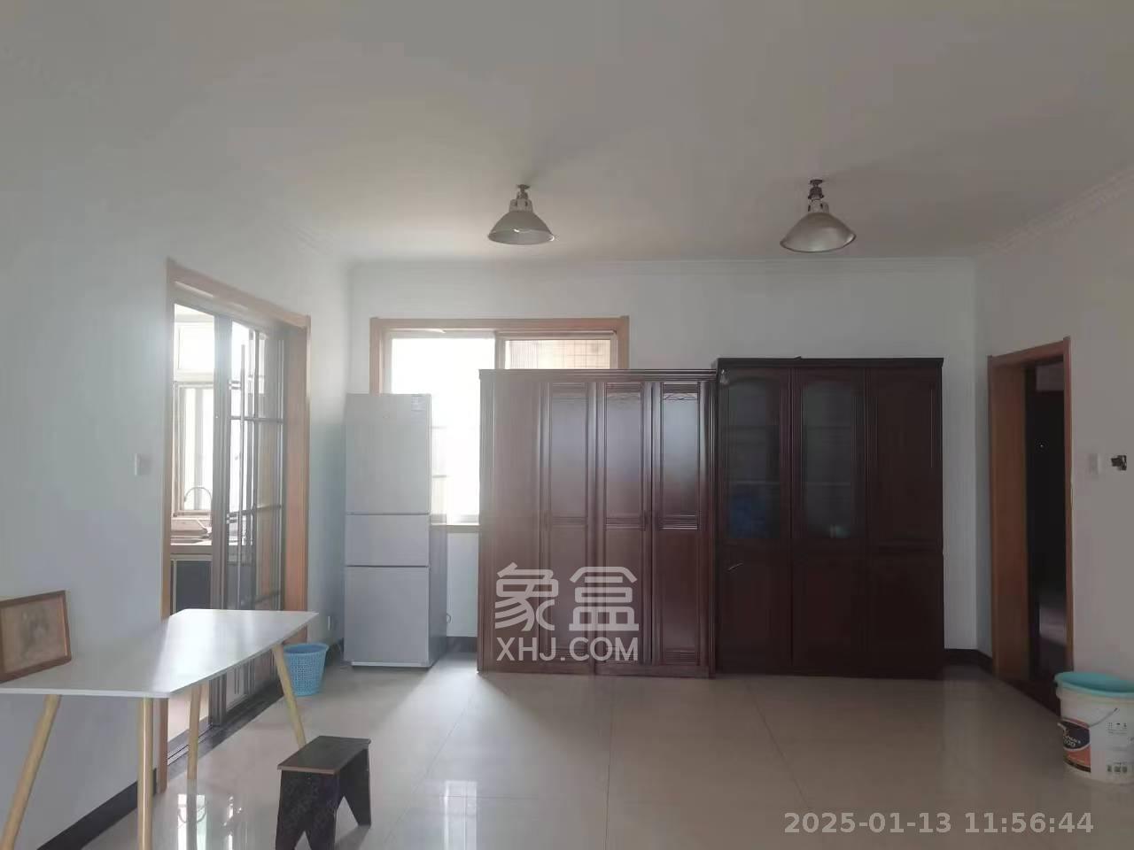 麓谷加州阳光  3室2厅2卫    2800.0元/月室内图