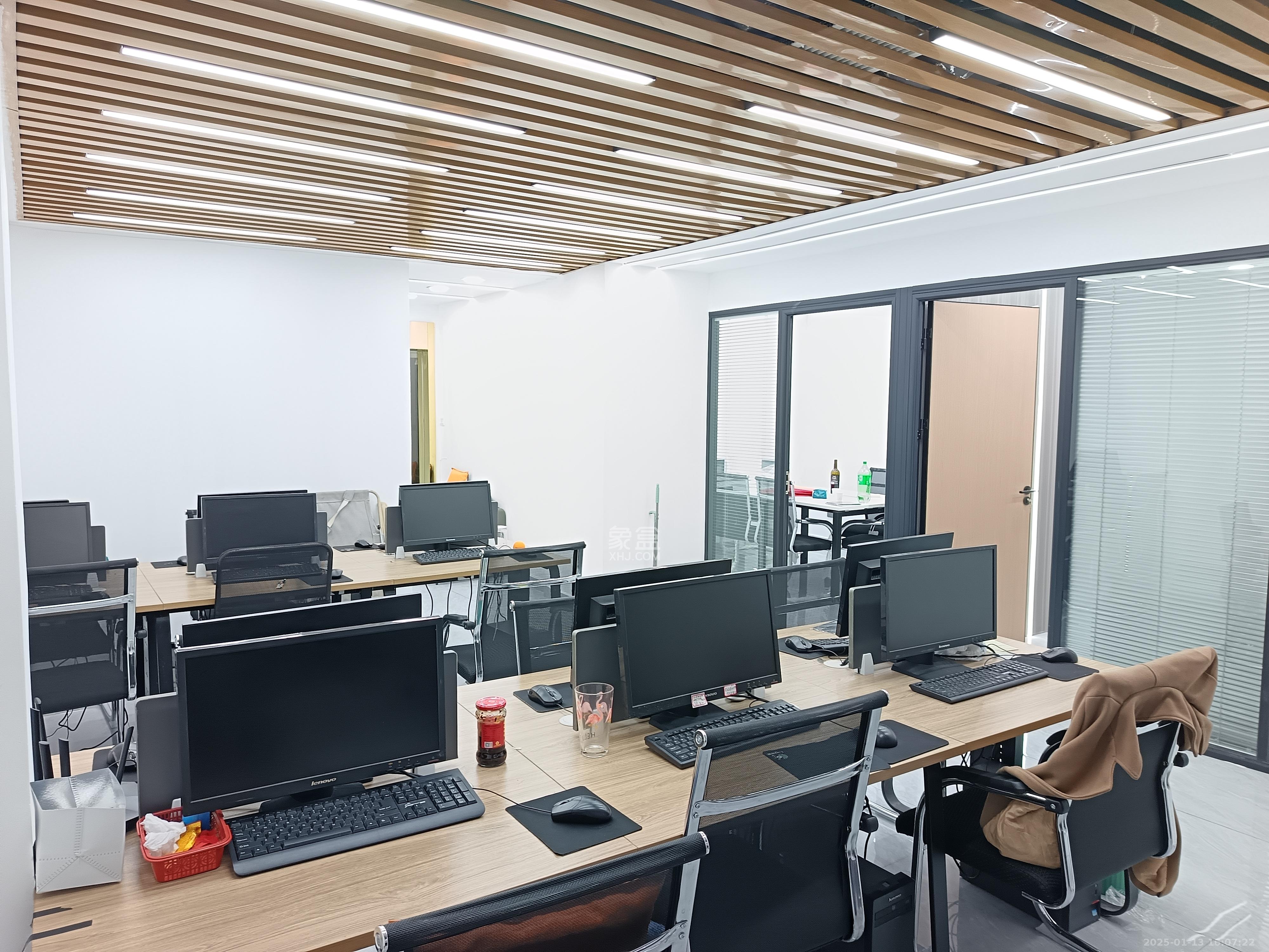 奥克斯广场 2室1厅1卫 5500.0元/月 奥克斯广场 2室1厅1卫 5500.0元/月室内图