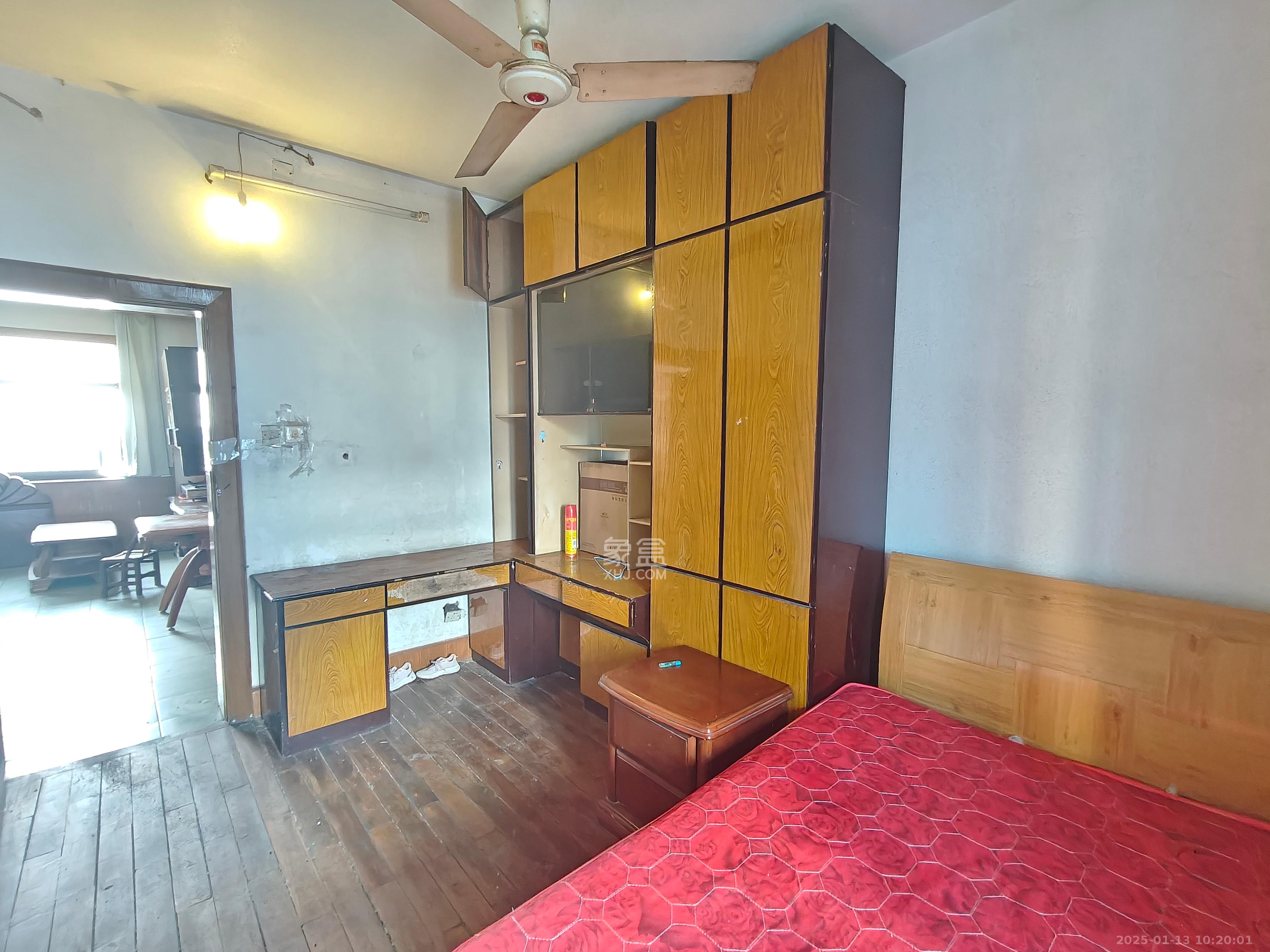 东风路汽车城宿舍 3室2厅1卫 700.0元/月 东风路汽车城宿舍 3室2厅1卫 700.0元/月室内图