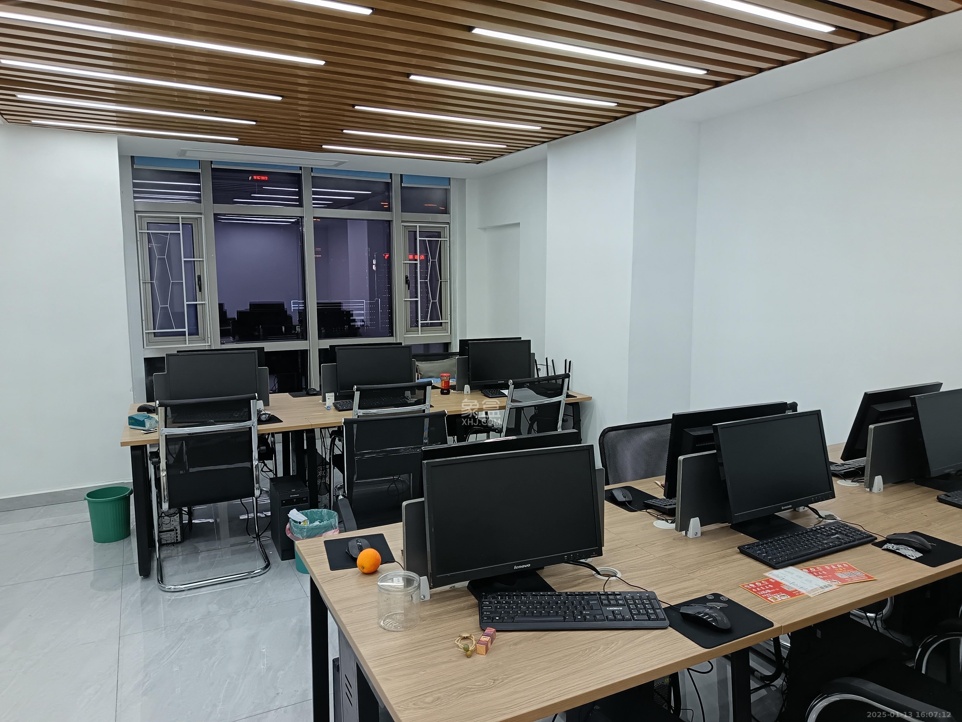 奥克斯广场 2室1厅1卫 5500.0元/月 奥克斯广场 2室1厅1卫 5500.0元/月室内图