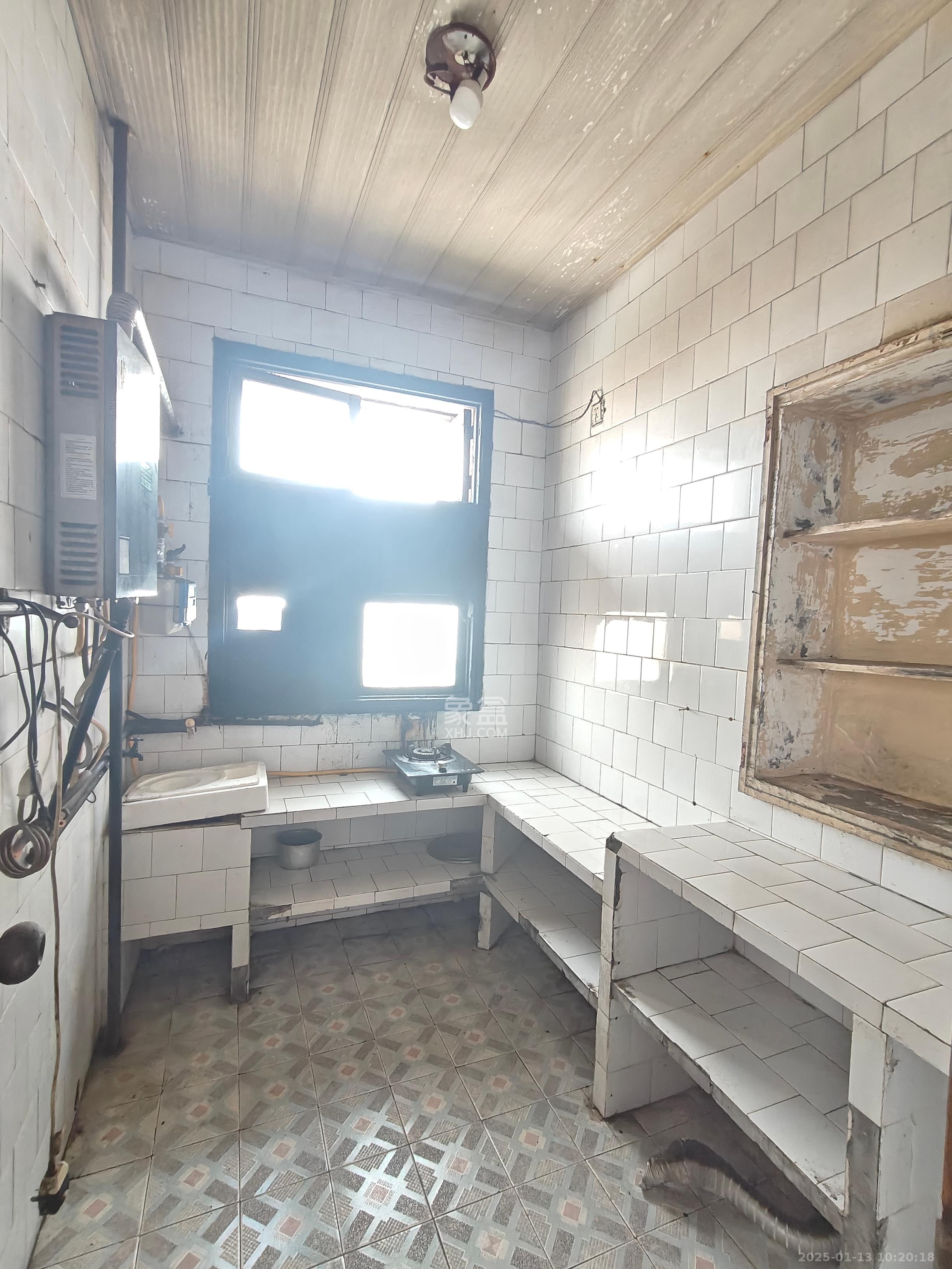 东风路汽车城宿舍 3室2厅1卫 700.0元/月 东风路汽车城宿舍 3室2厅1卫 700.0元/月室内图