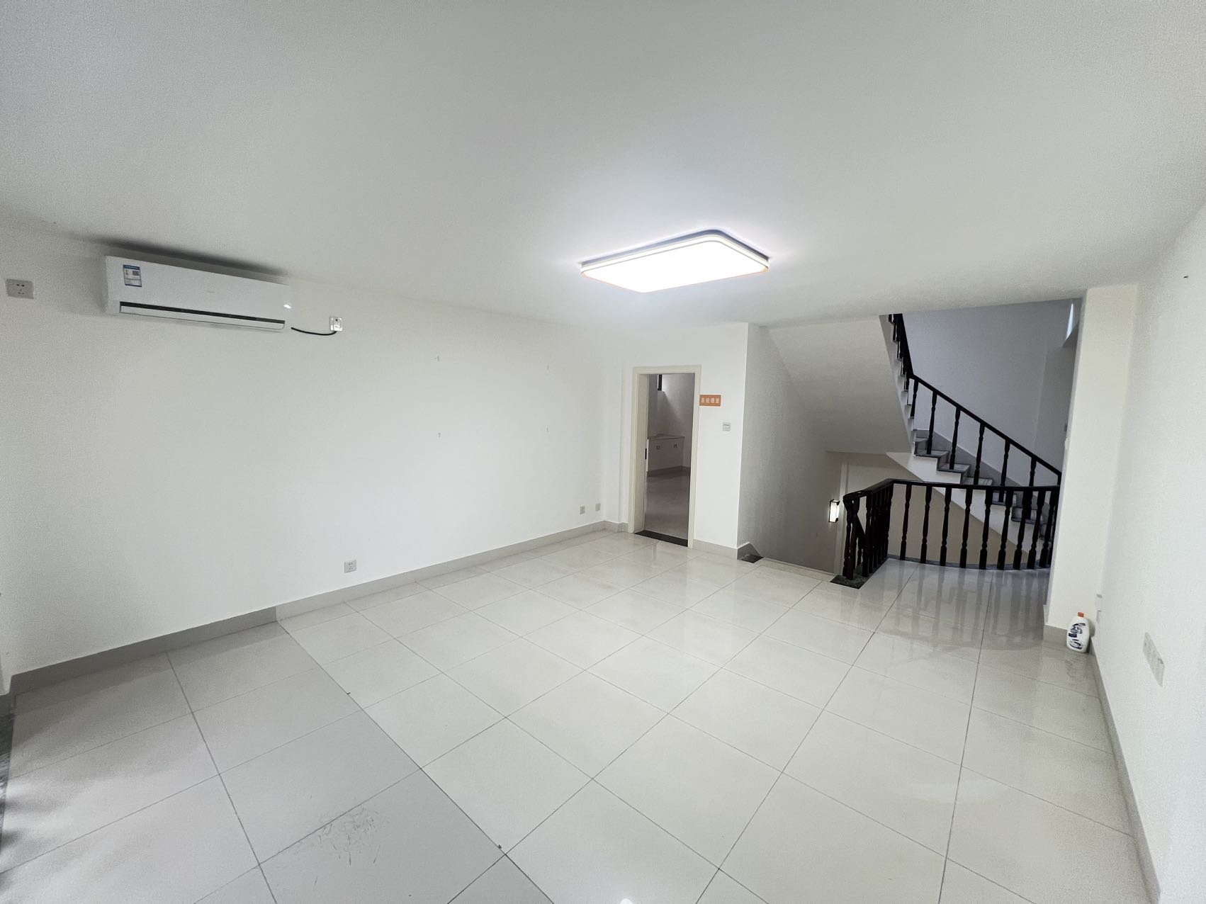 今典别墅 9室3厅2卫 22000.0元/月 今典别墅 9室3厅2卫 22000.0元/月室内图