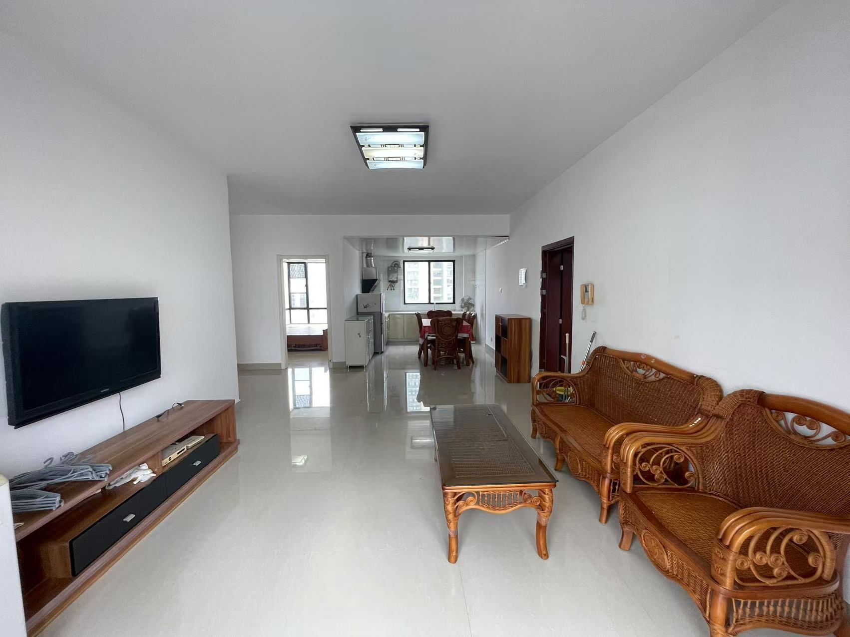 阳光百合 2室2厅1卫 2500.0元/月 阳光百合 2室2厅1卫 2500.0元/月室内图