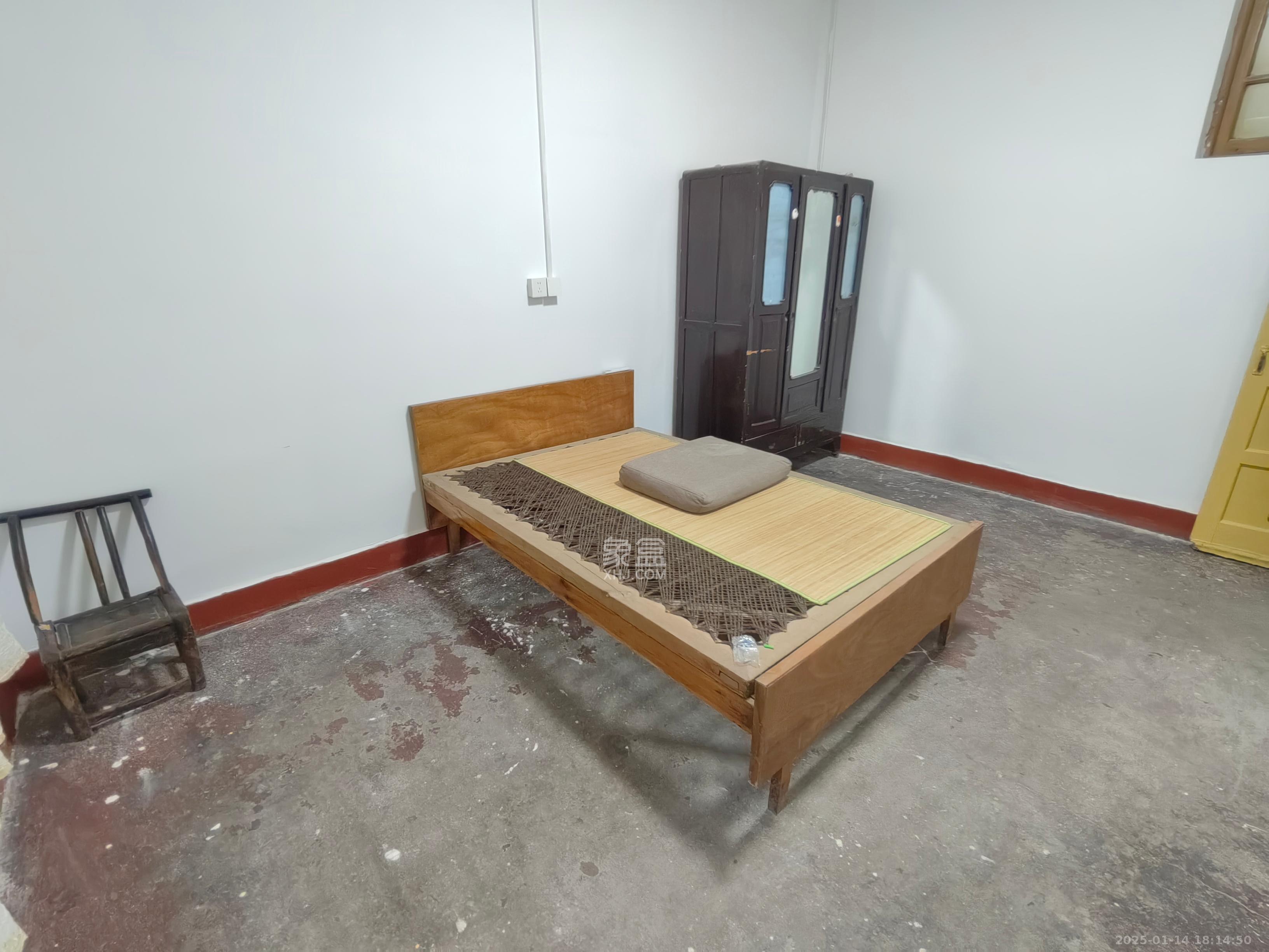 水泵厂宿舍  2室1厅1卫    1000.0元/月 水泵厂宿舍  2室1厅1卫    1000.0元/月室内图1