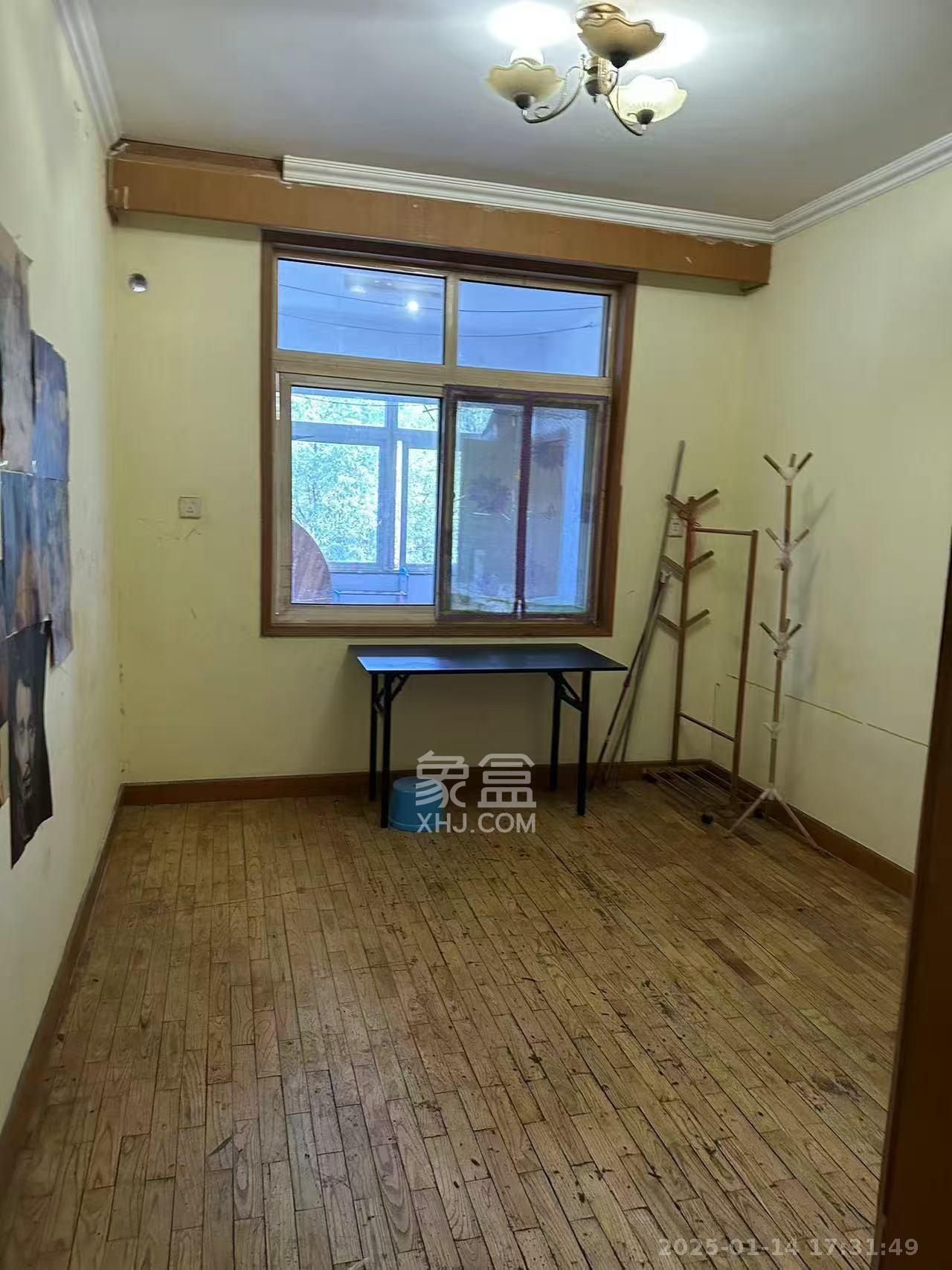 平和堂生活小区  3室2厅2卫    1800.0元/月室内图