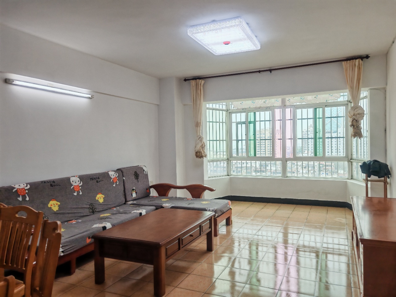 盛海大厦 3室2厅2卫 133.0万 盛海大厦 3室2厅2卫 133.0万室内图