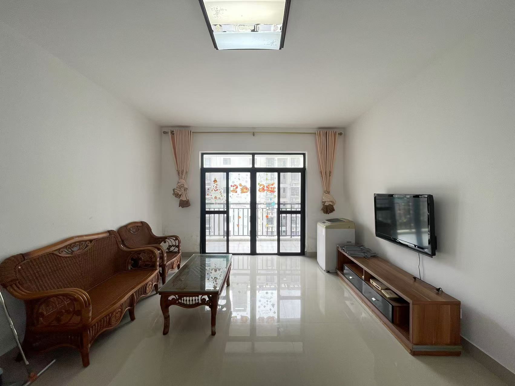 阳光百合 2室2厅1卫 2500.0元/月 阳光百合 2室2厅1卫 2500.0元/月室内图