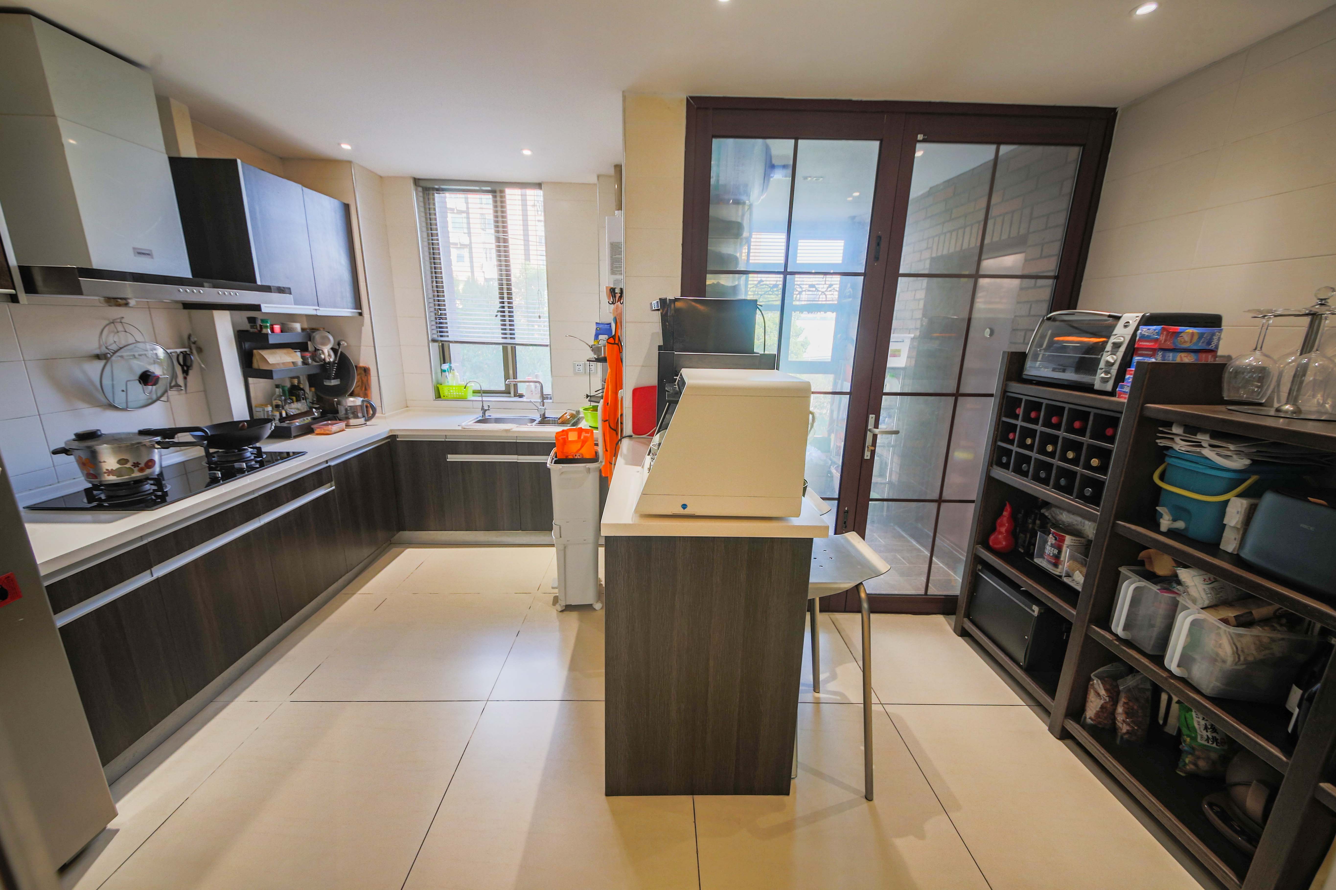 奥林匹克花园 4室2厅2卫 220.0万 奥林匹克花园 4室2厅2卫 220.0万厨房