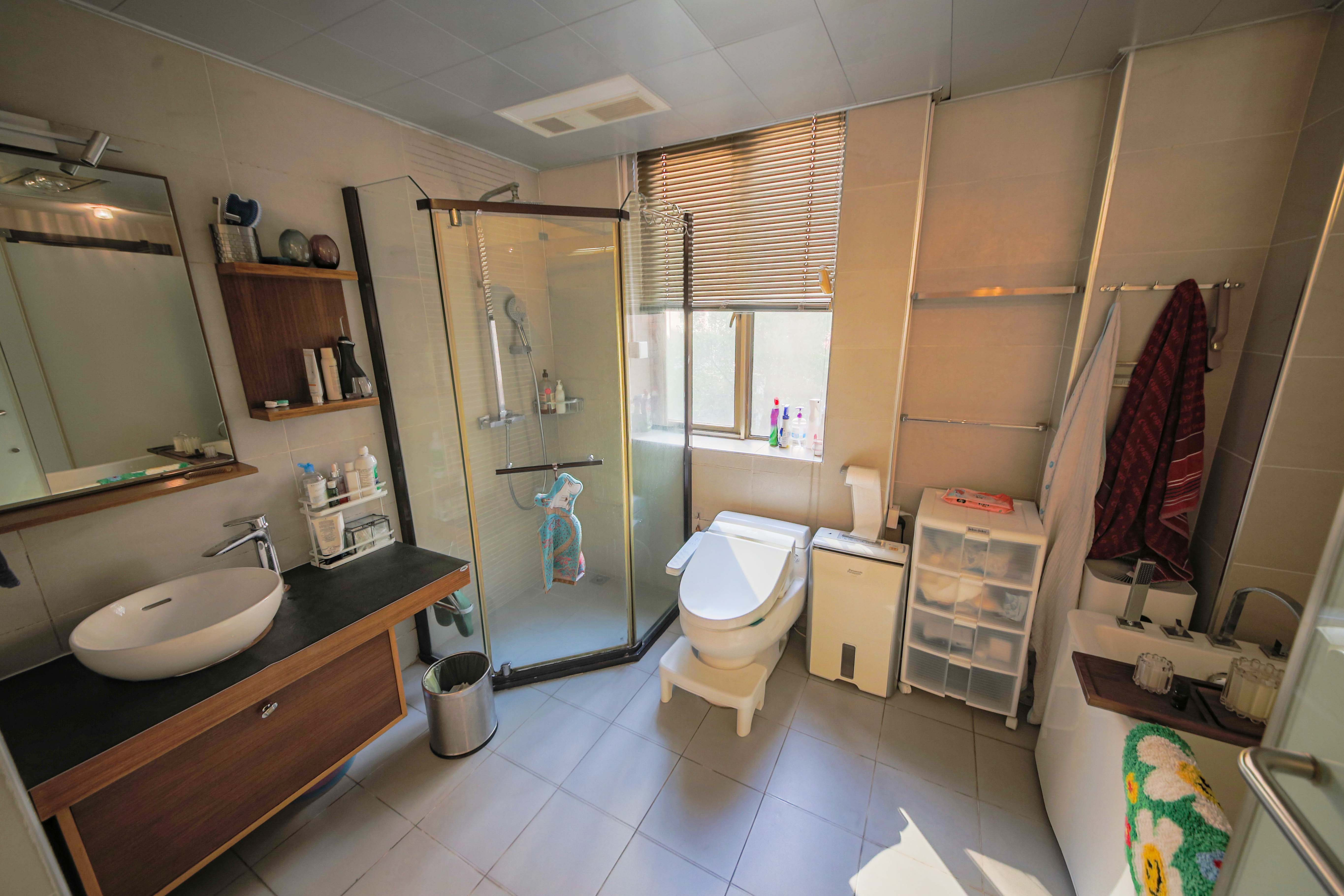 奥林匹克花园 4室2厅2卫 220.0万 奥林匹克花园 4室2厅2卫 220.0万卫生间