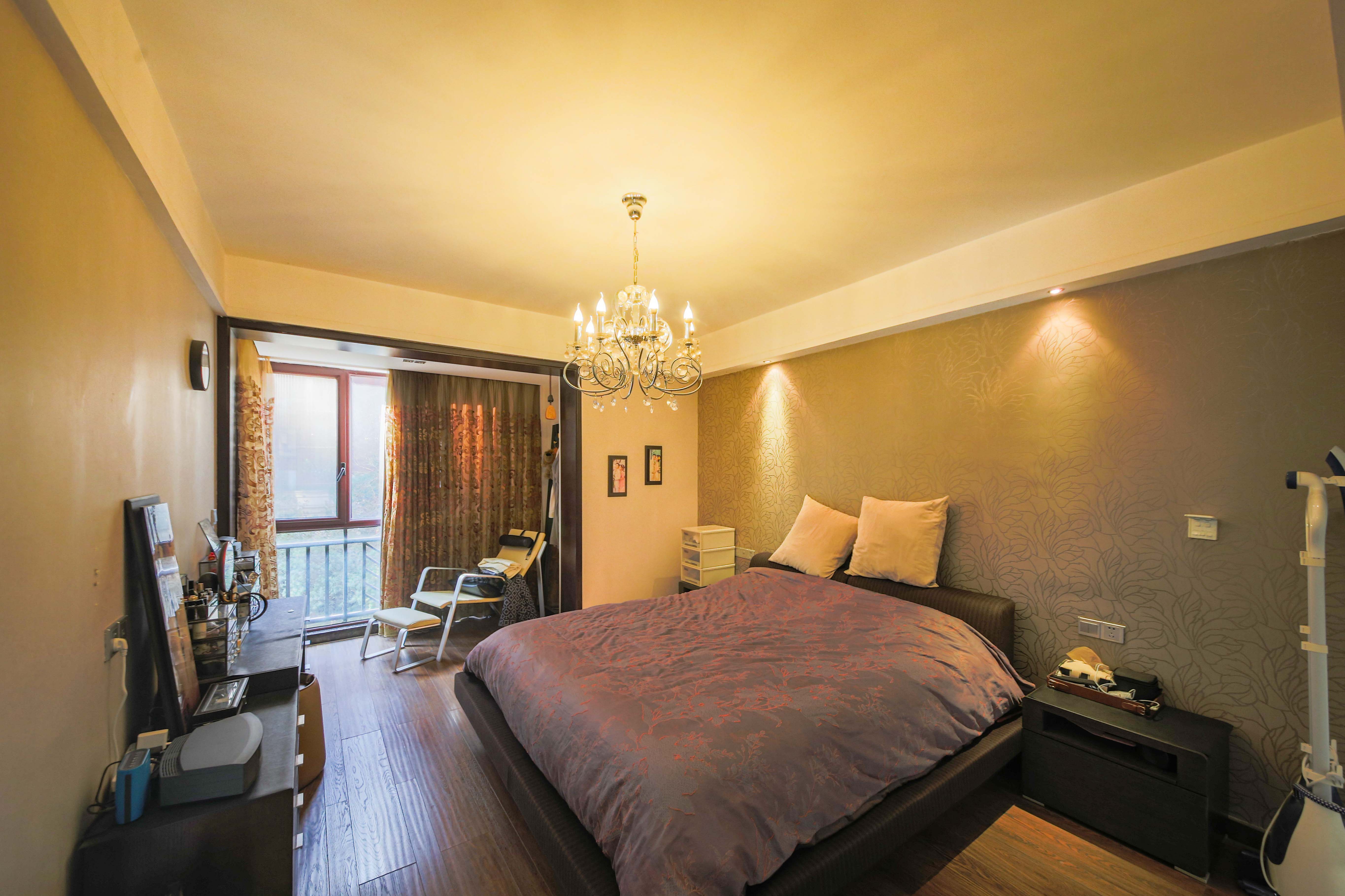 奥林匹克花园 4室2厅2卫 220.0万 奥林匹克花园 4室2厅2卫 220.0万卧室