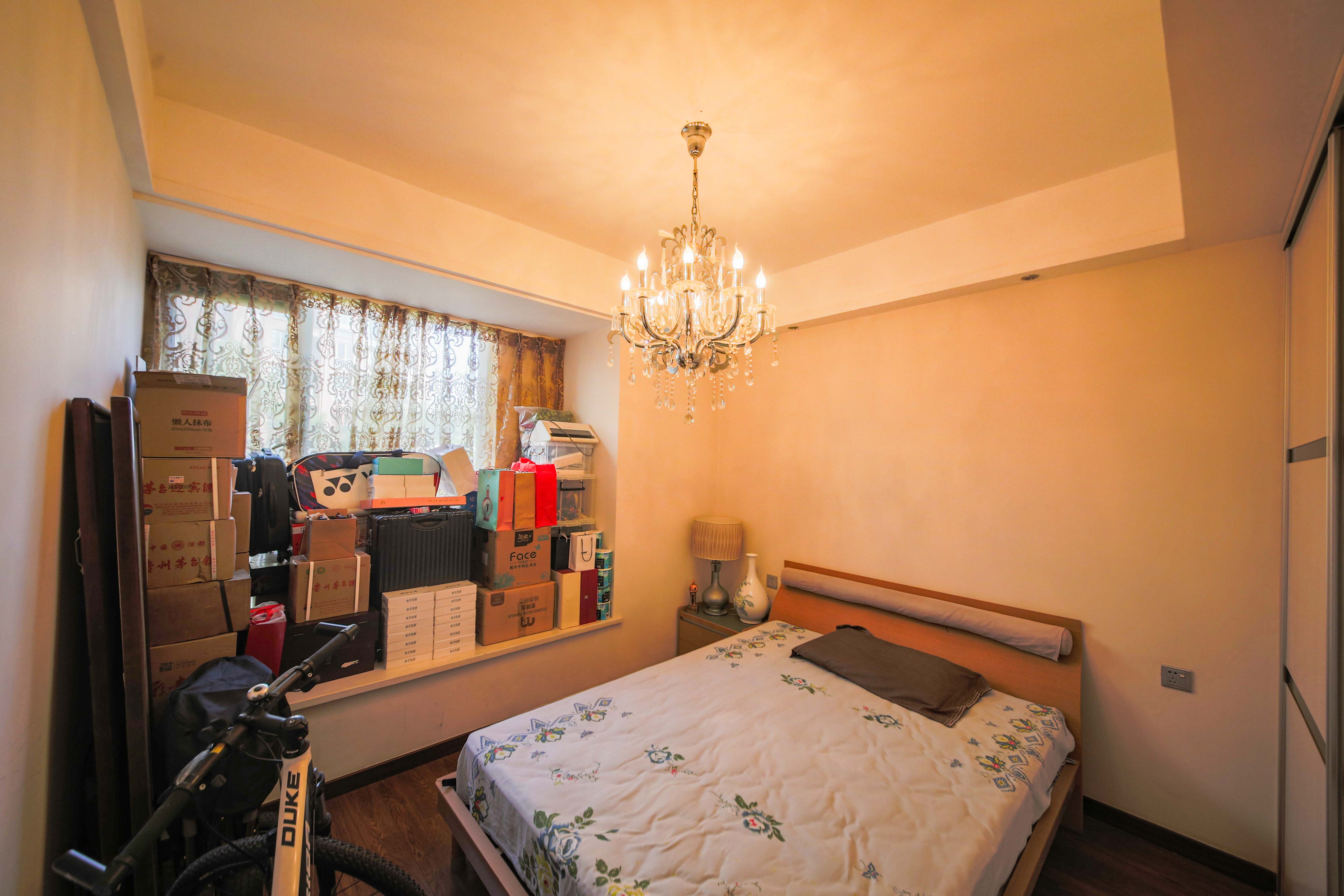 奥林匹克花园 4室2厅2卫 220.0万 奥林匹克花园 4室2厅2卫 220.0万卧室