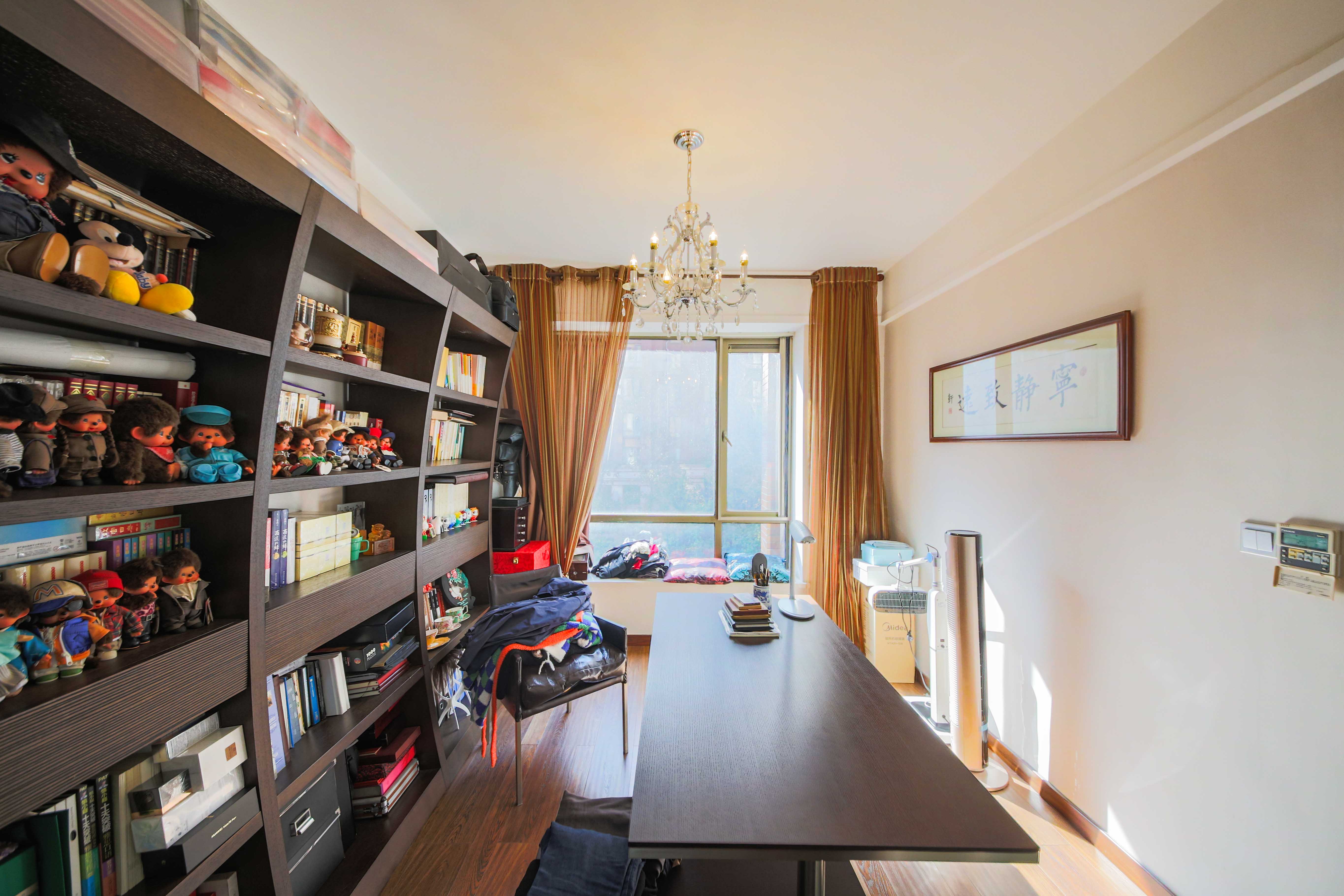 奥林匹克花园 4室2厅2卫 220.0万 奥林匹克花园 4室2厅2卫 220.0万卧室