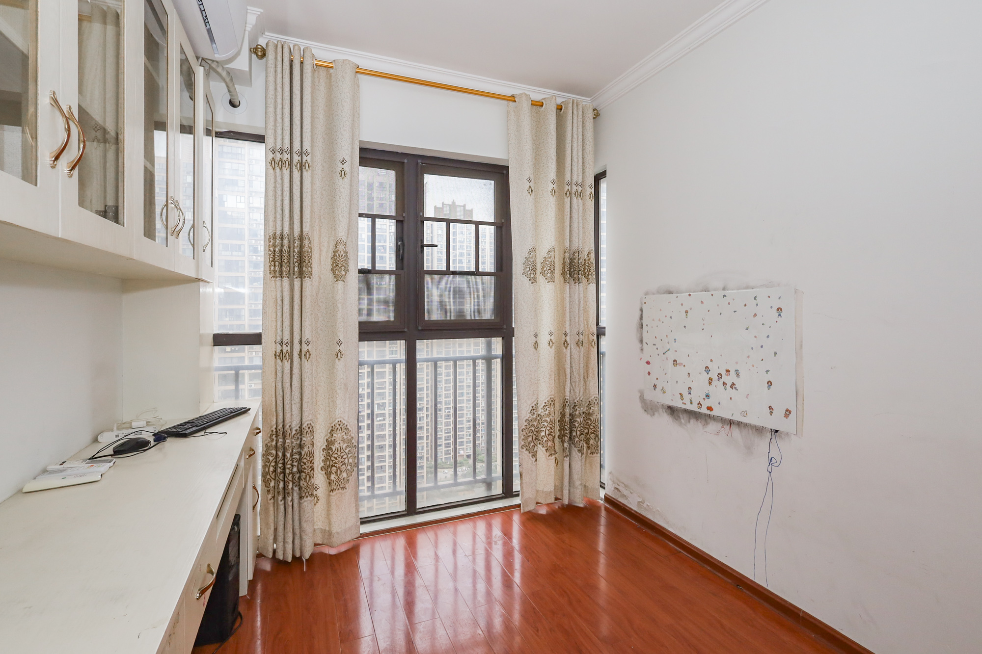 钰龙天下二期(钰龙佳园)  4室2厅2卫    258.0万 钰龙天下二期(钰龙佳园)  4室2厅2卫    258.0万卧室