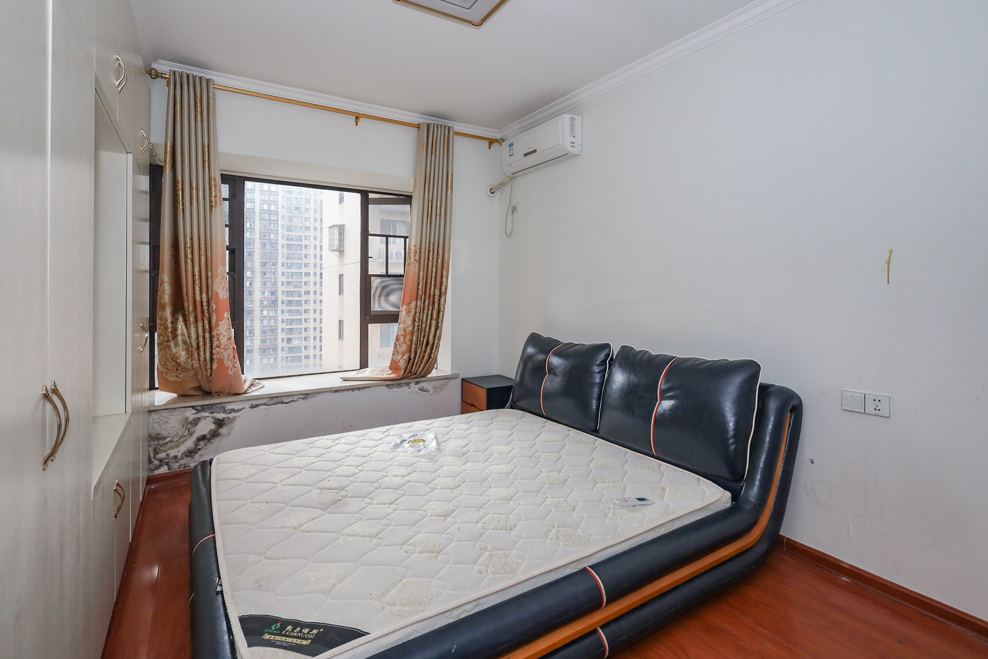 钰龙天下二期(钰龙佳园)  4室2厅2卫    258.0万 钰龙天下二期(钰龙佳园)  4室2厅2卫    258.0万卧室