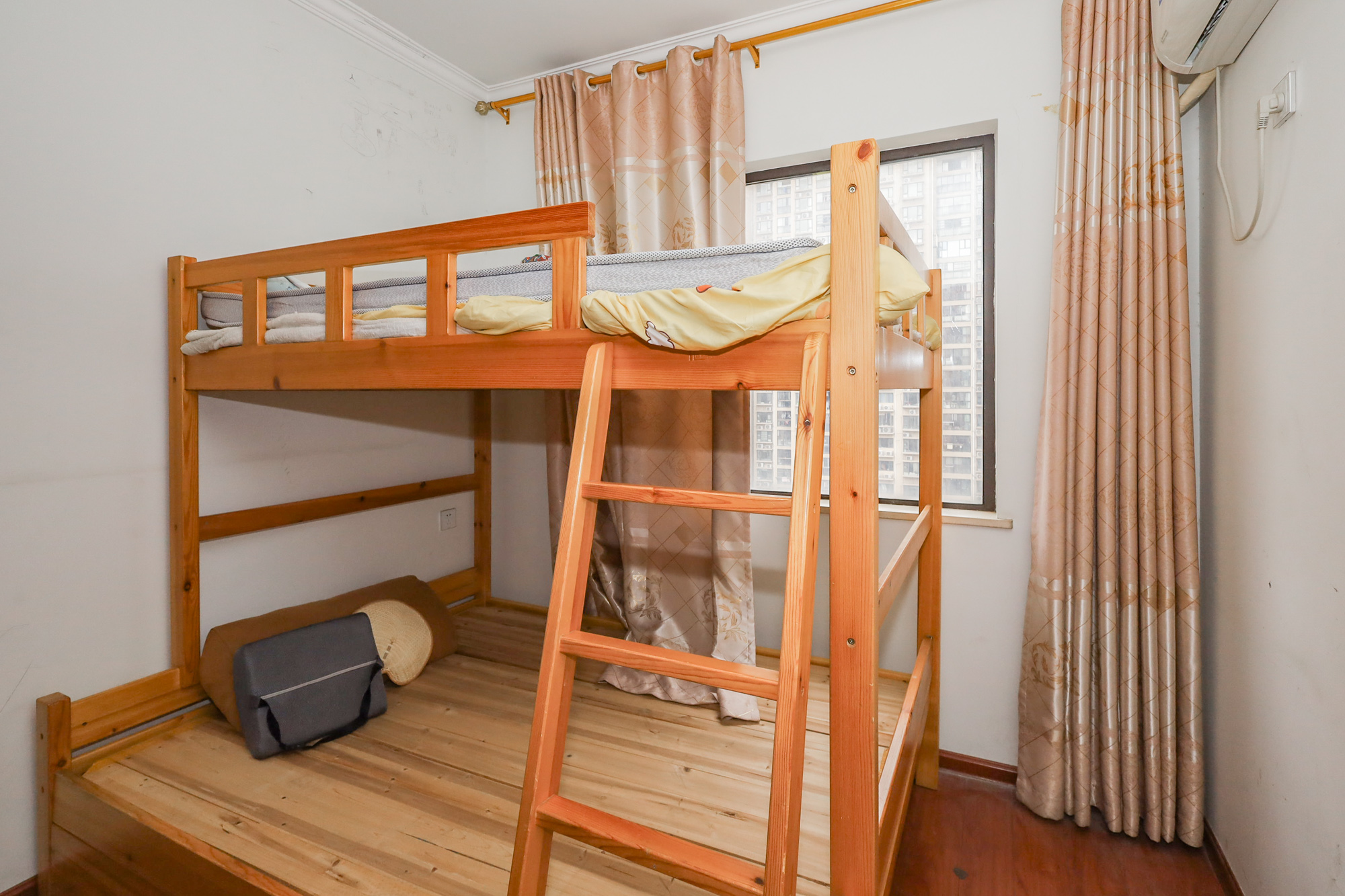 钰龙天下二期(钰龙佳园)  4室2厅2卫    258.0万 钰龙天下二期(钰龙佳园)  4室2厅2卫    258.0万卧室