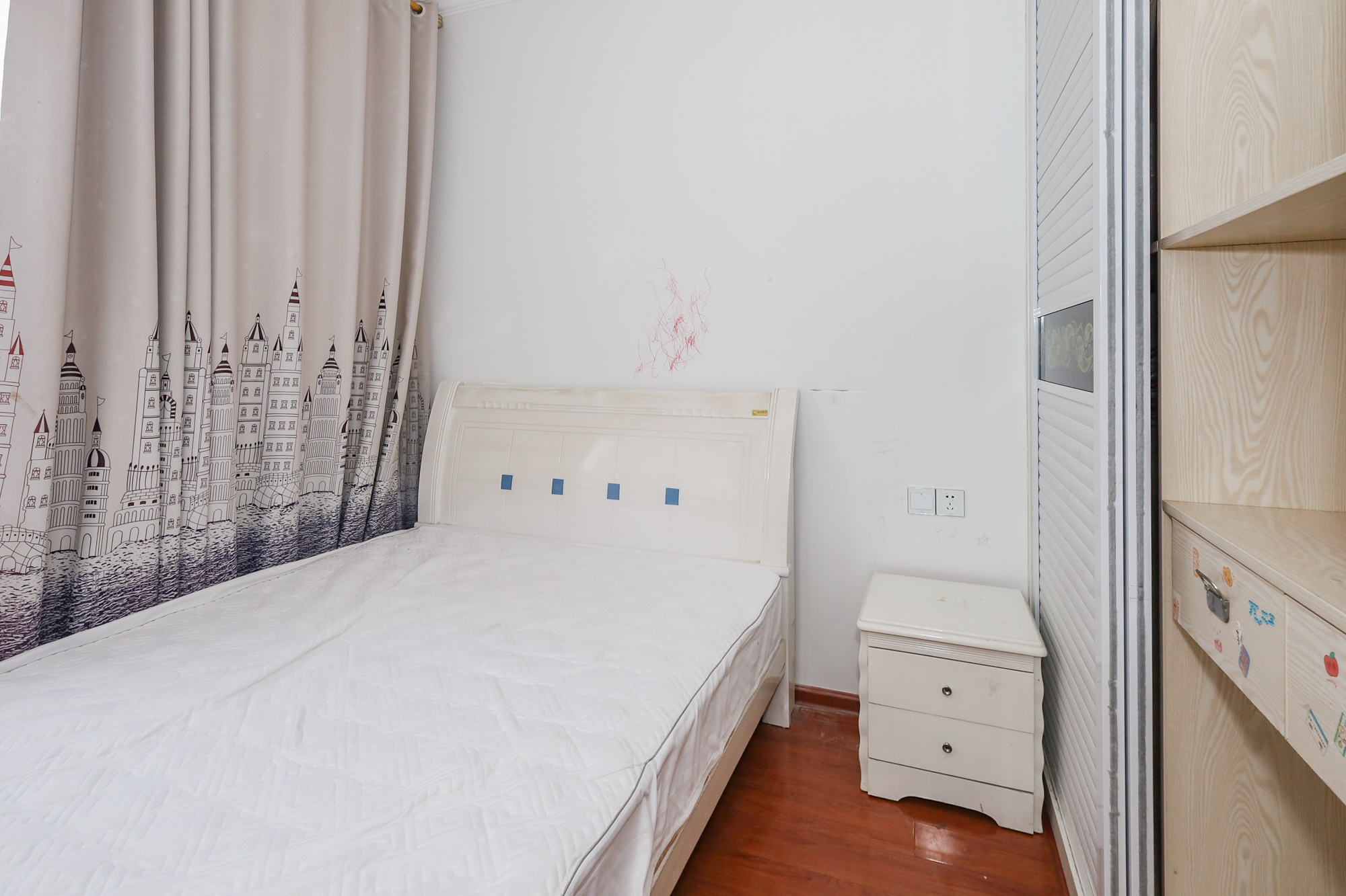 钰龙天下二期(钰龙佳园)  4室2厅2卫    258.0万 钰龙天下二期(钰龙佳园)  4室2厅2卫    258.0万卧室