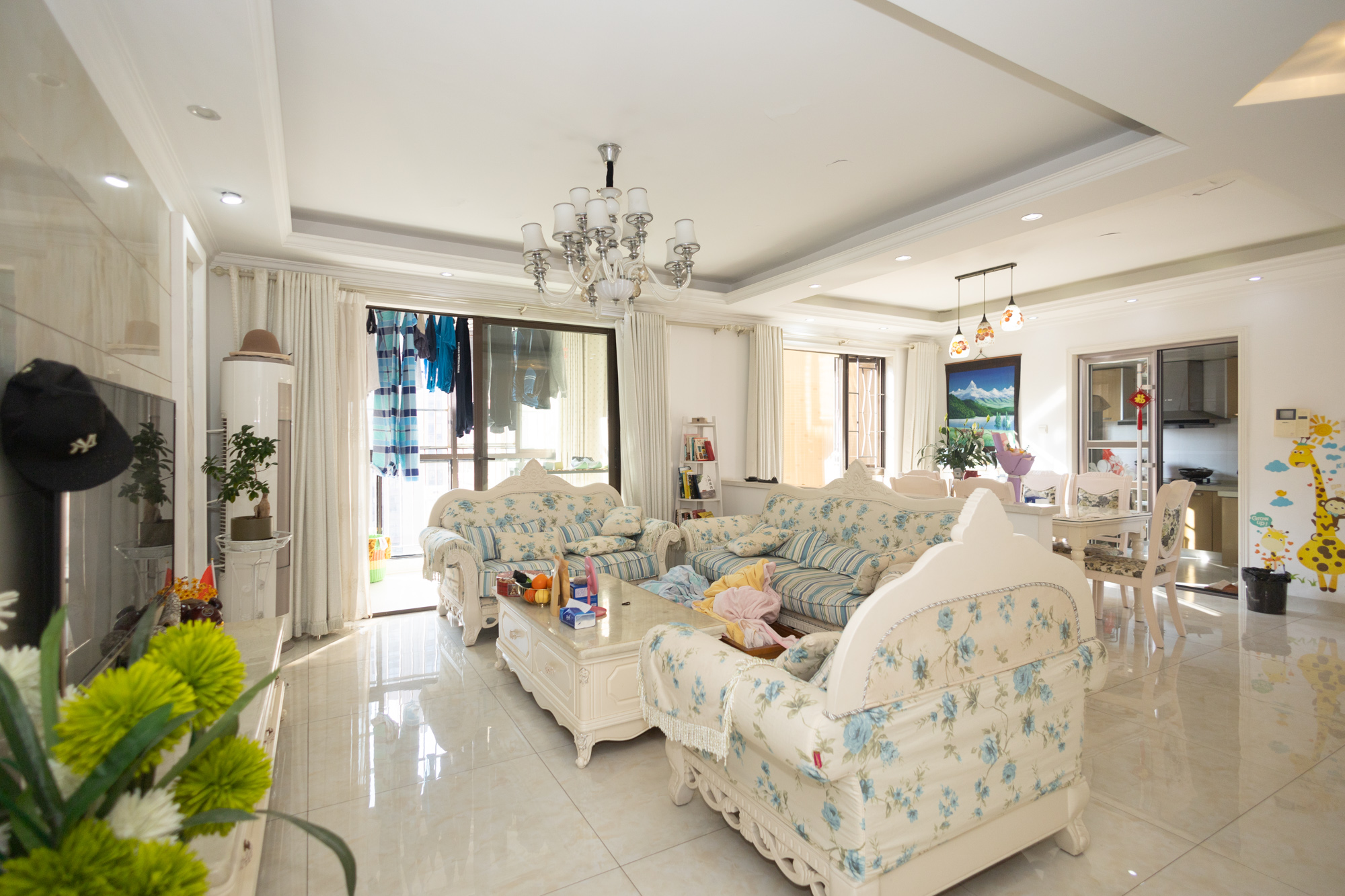 华润凤凰城三期 3室2厅2卫 96.88万 华润凤凰城三期 3室2厅2卫 96.88万客厅