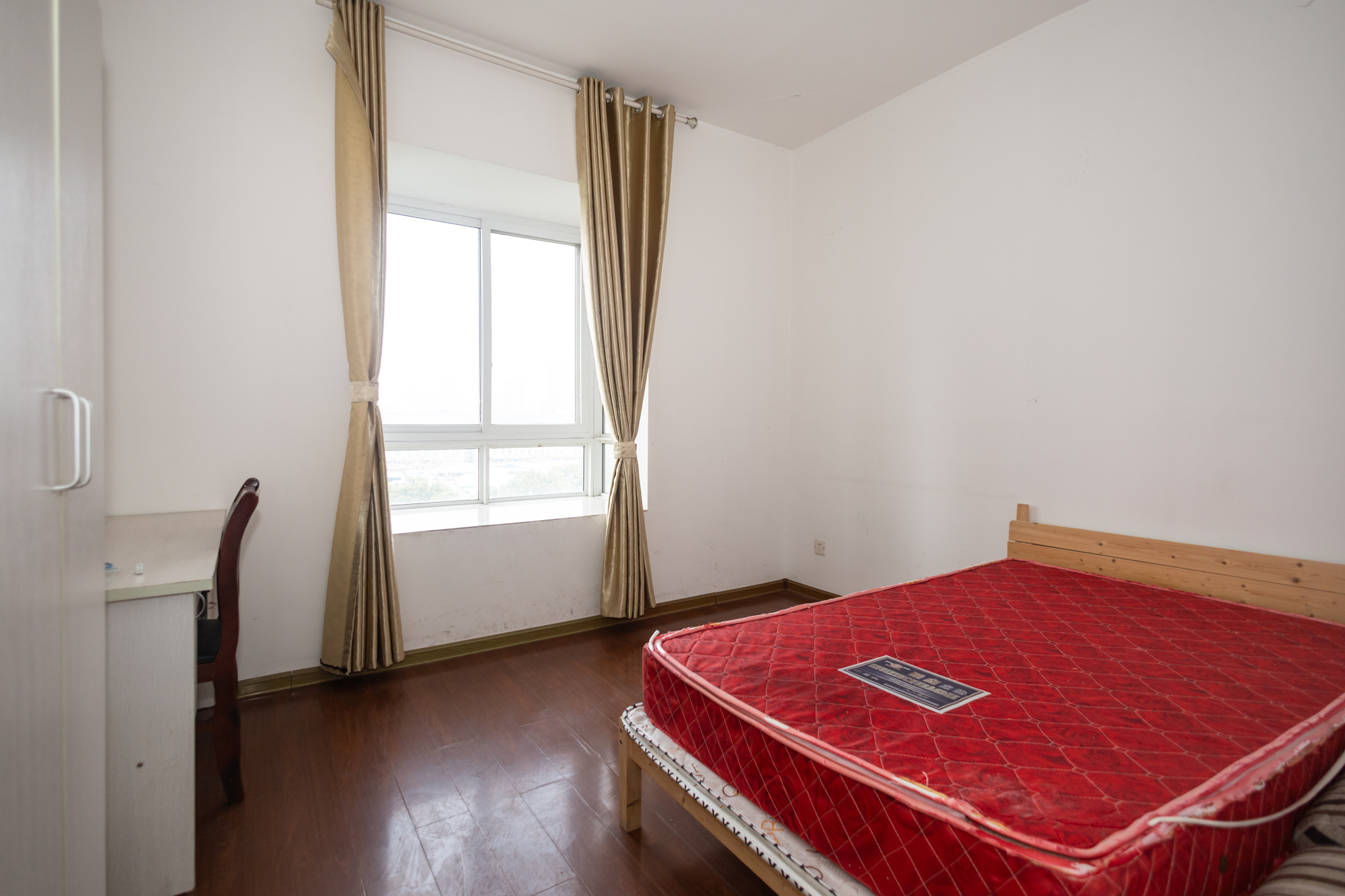 楚天馨苑 3室2厅1卫 60.0万 楚天馨苑 3室2厅1卫 60.0万卧室