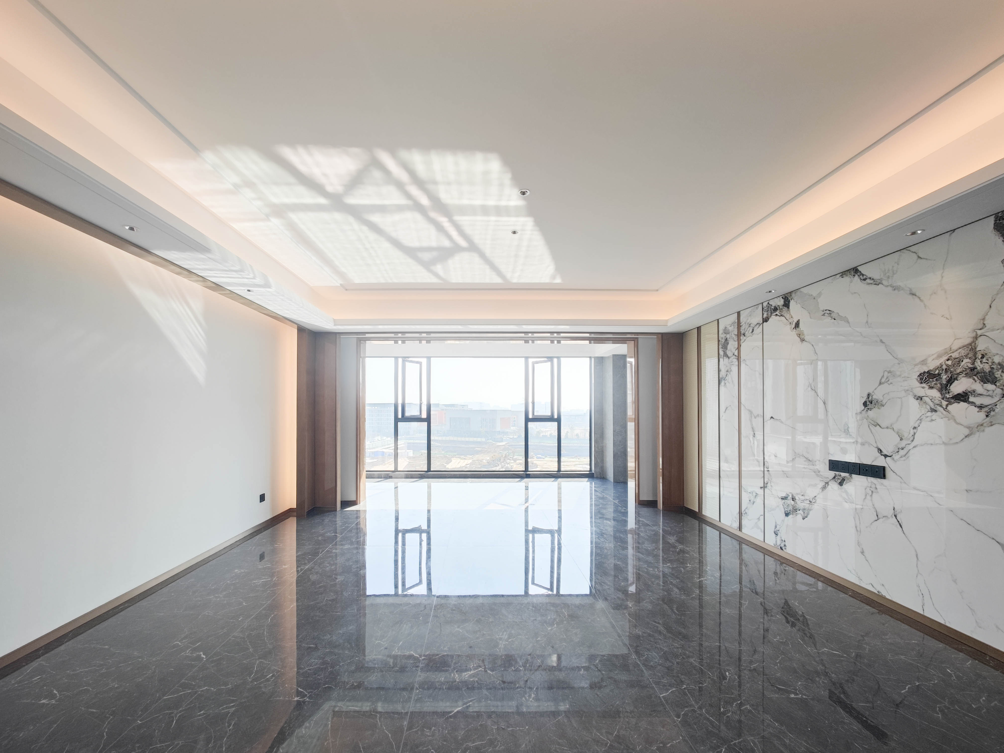 运达会展湾一期  4室2厅3卫   498.00万客厅
