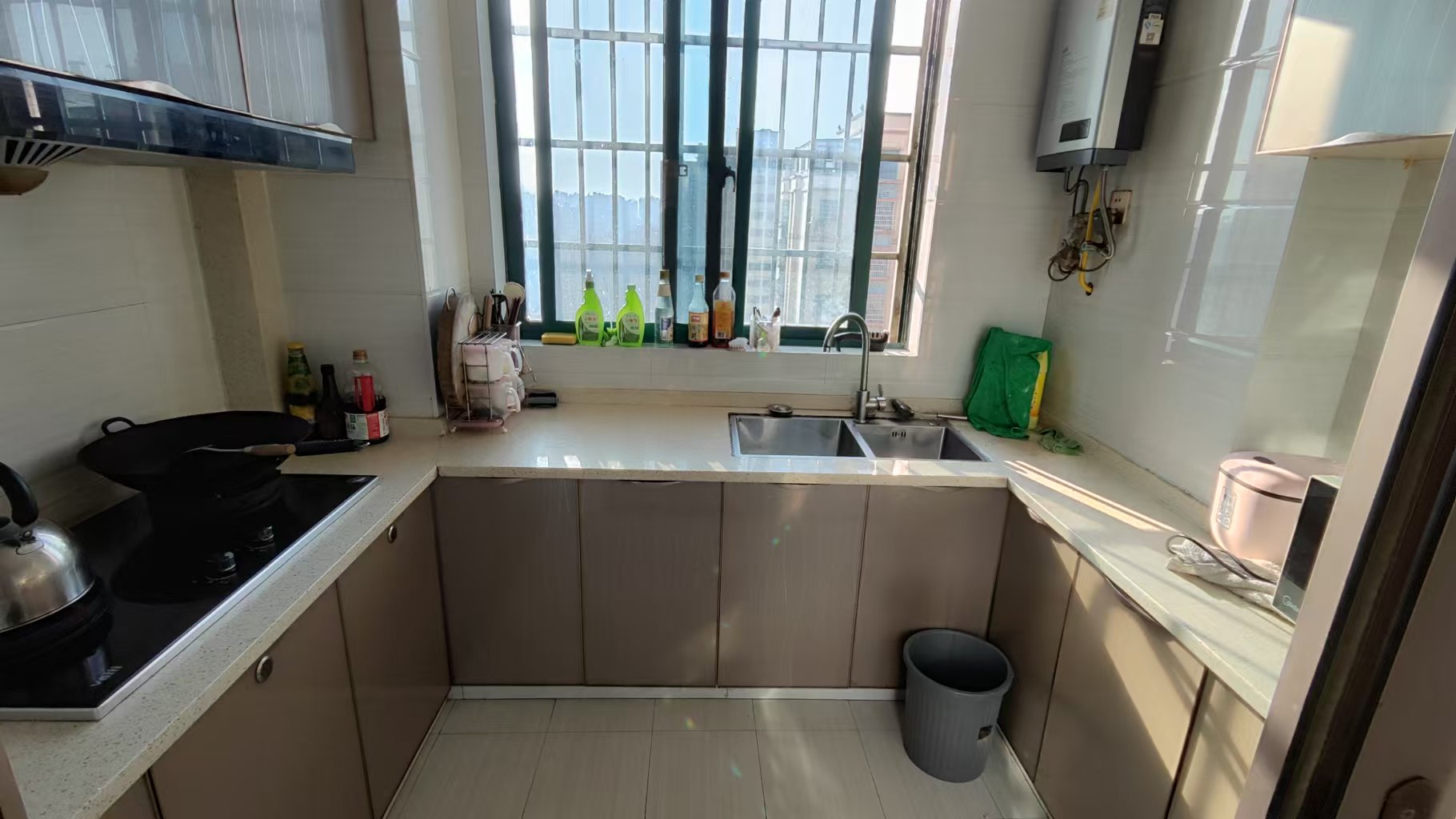 湖景名城 3室2厅2卫 68.0万 湖景名城 3室2厅2卫 68.0万室内图