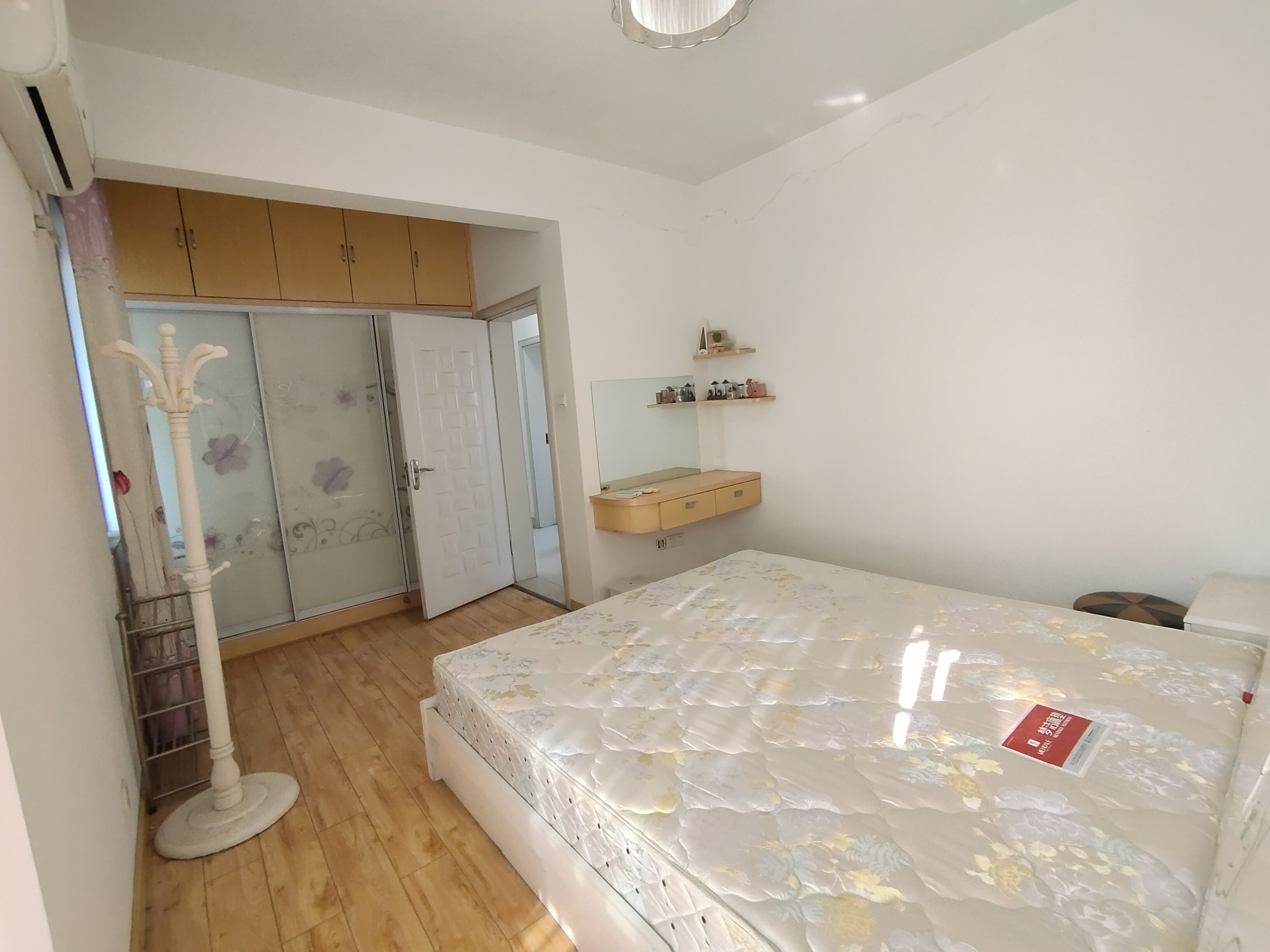 圣华名城建设北路110号 4室2厅2卫 36.8万 圣华名城建设北路110号 4室2厅2卫 36.8万室内图