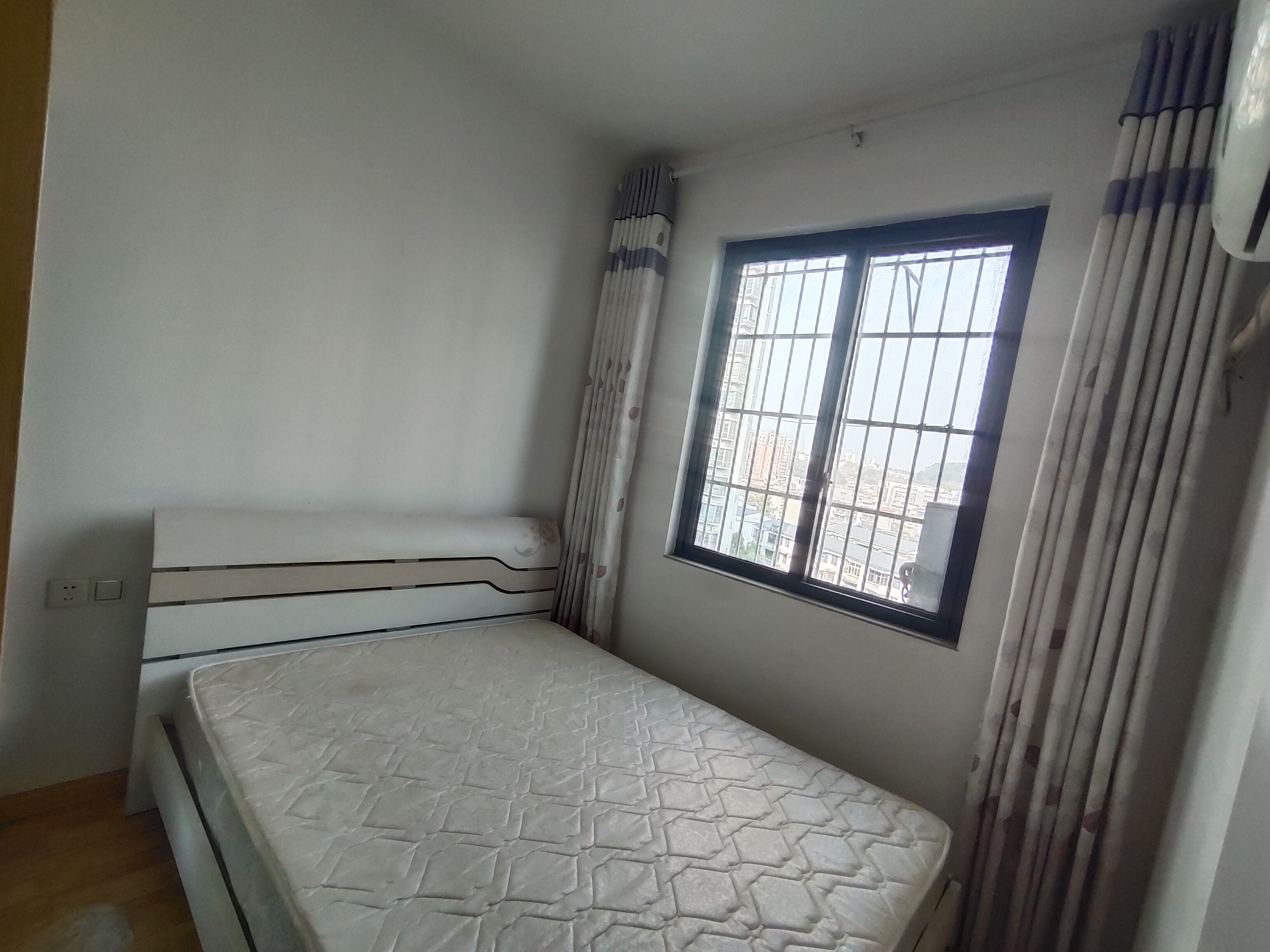 圣华名城建设北路110号 4室2厅2卫 36.8万 圣华名城建设北路110号 4室2厅2卫 36.8万室内图