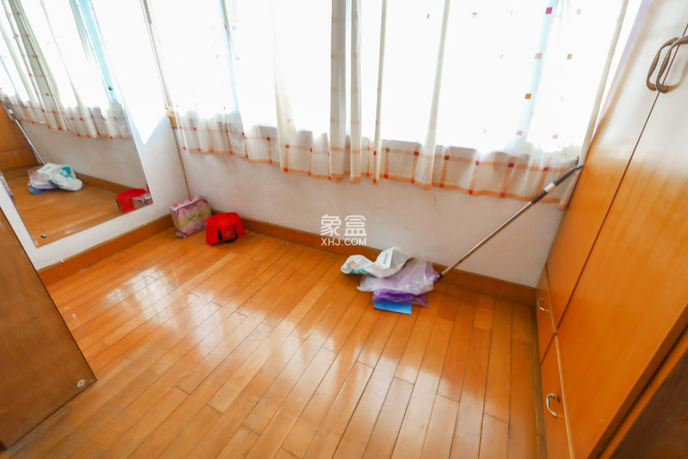 江山花園  3室2廳2衛(wèi)   85.00萬