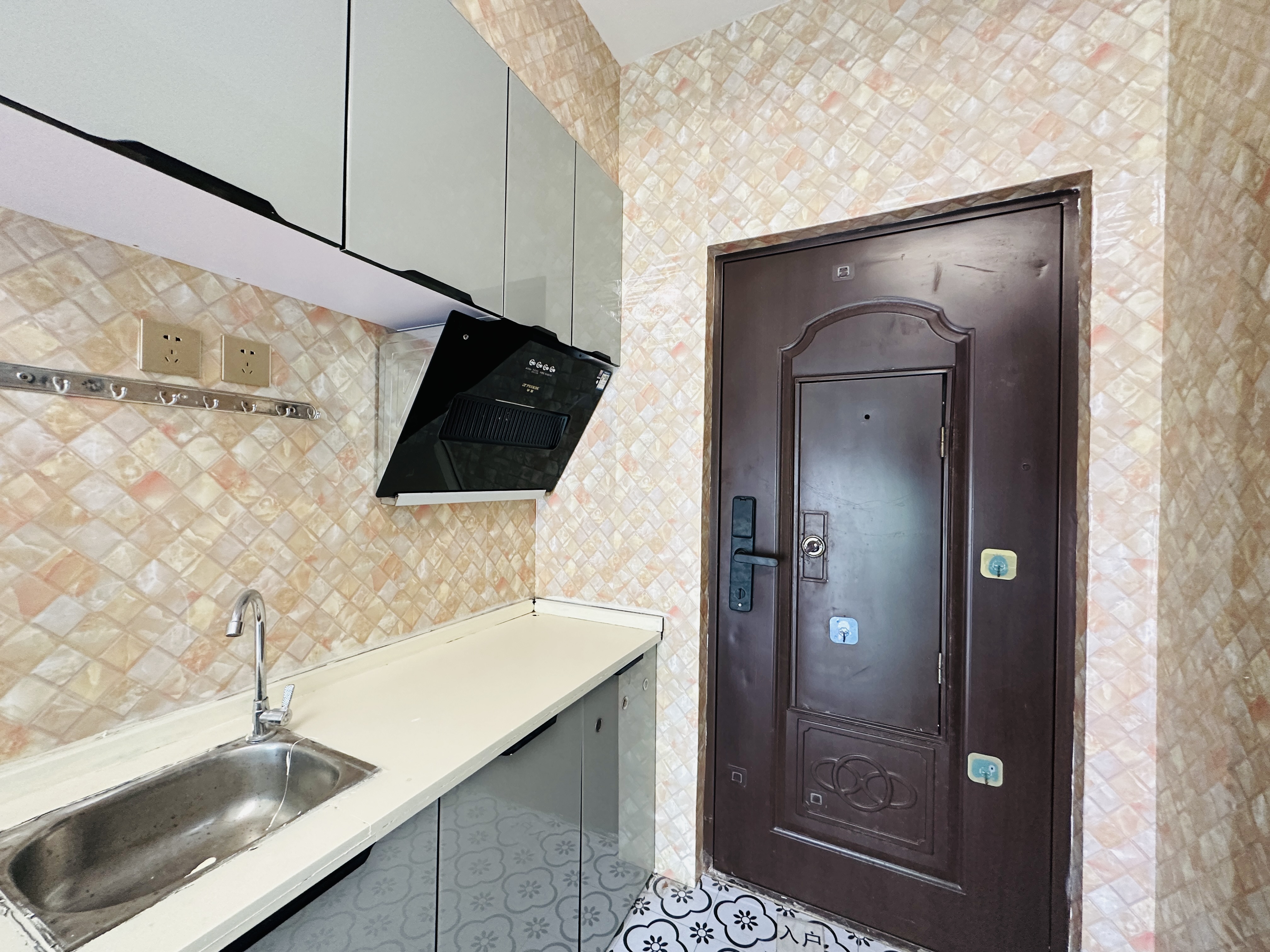 汇景楼  1室1厅1卫    38.0万 汇景楼  1室1厅1卫    38.0万厨房