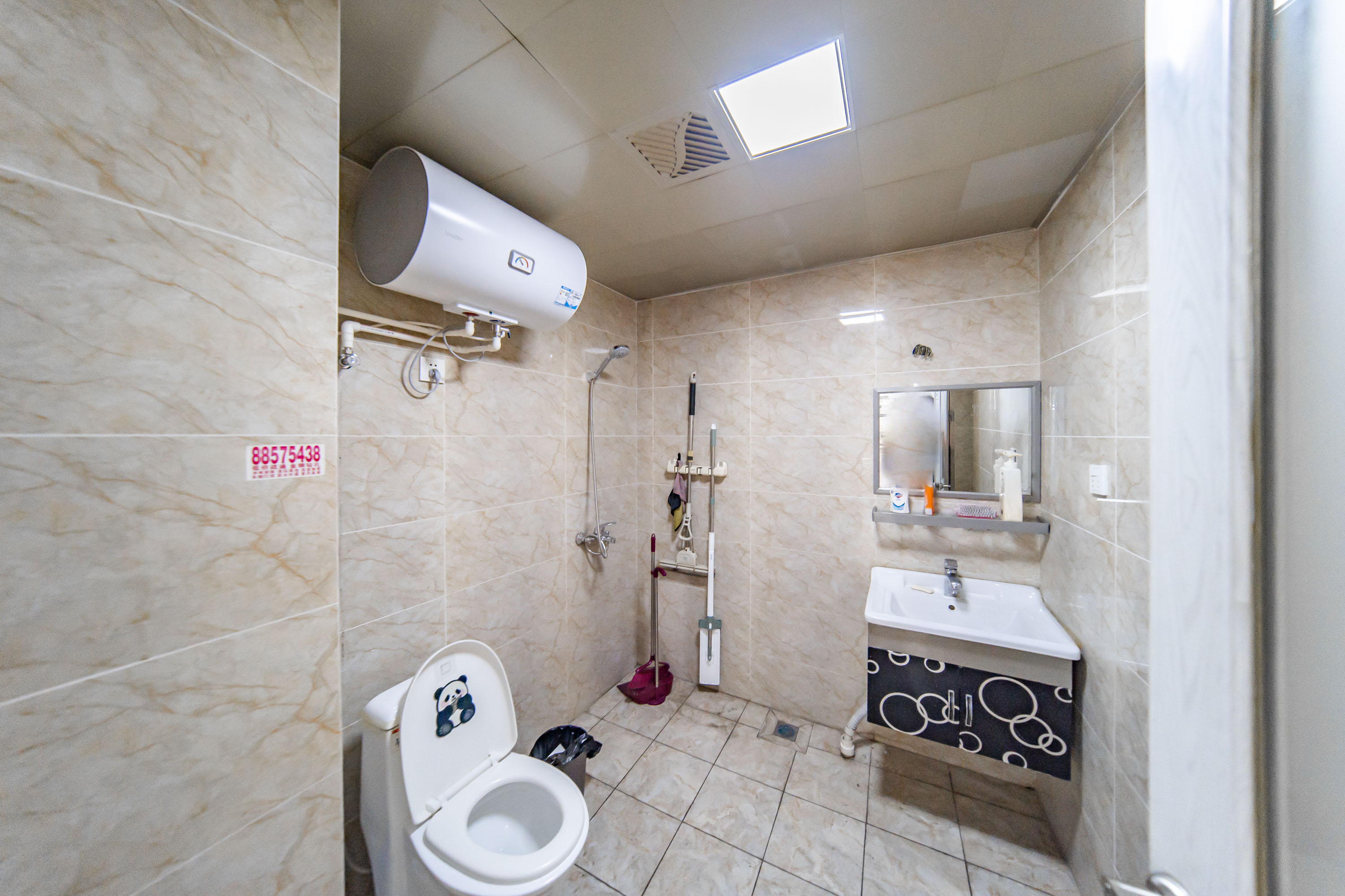 阳光100三期  1室1厅1卫    55.0万 阳光100三期  1室1厅1卫    55.0万卫生间