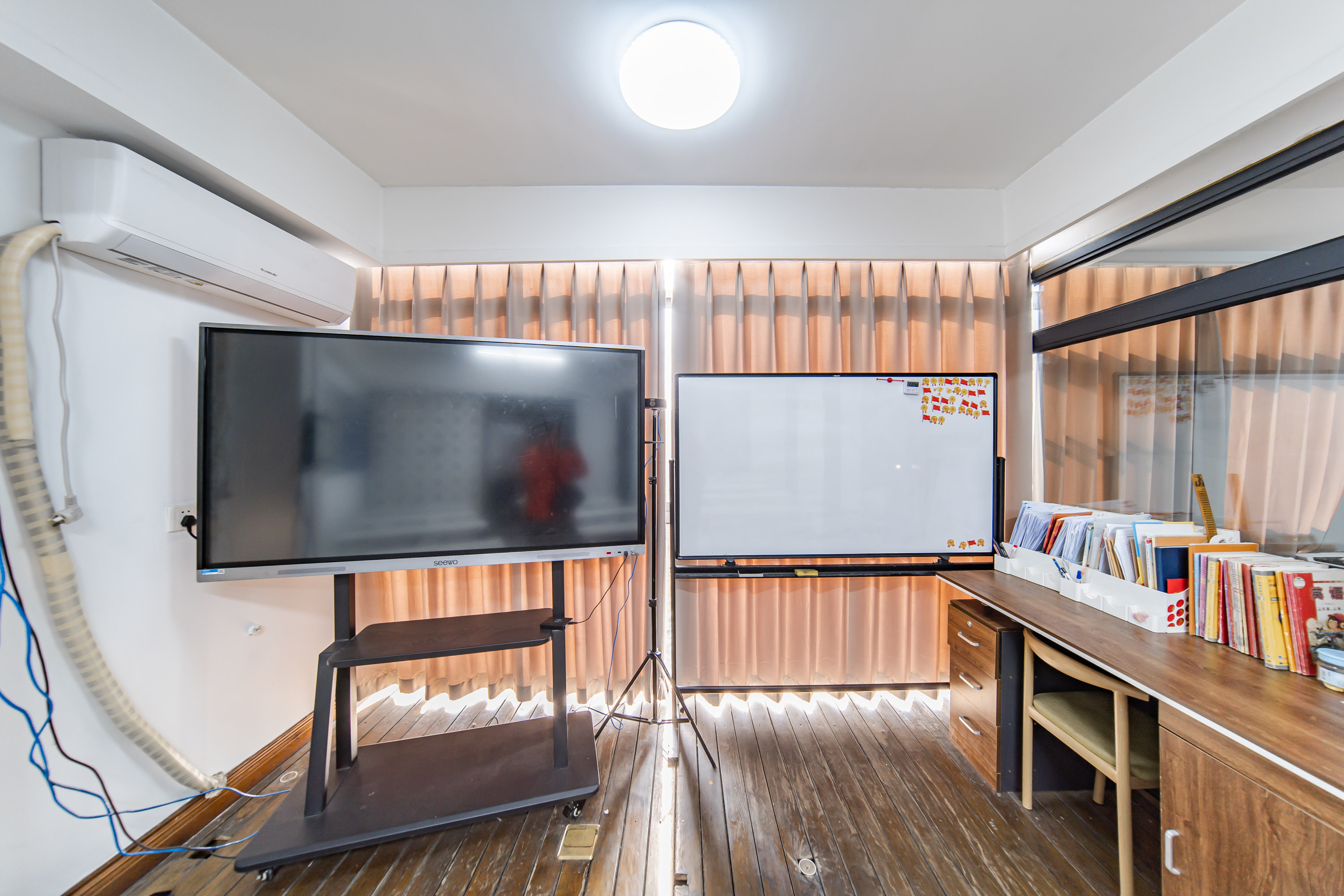 阳光100三期  1室1厅1卫    55.0万 阳光100三期  1室1厅1卫    55.0万阳台