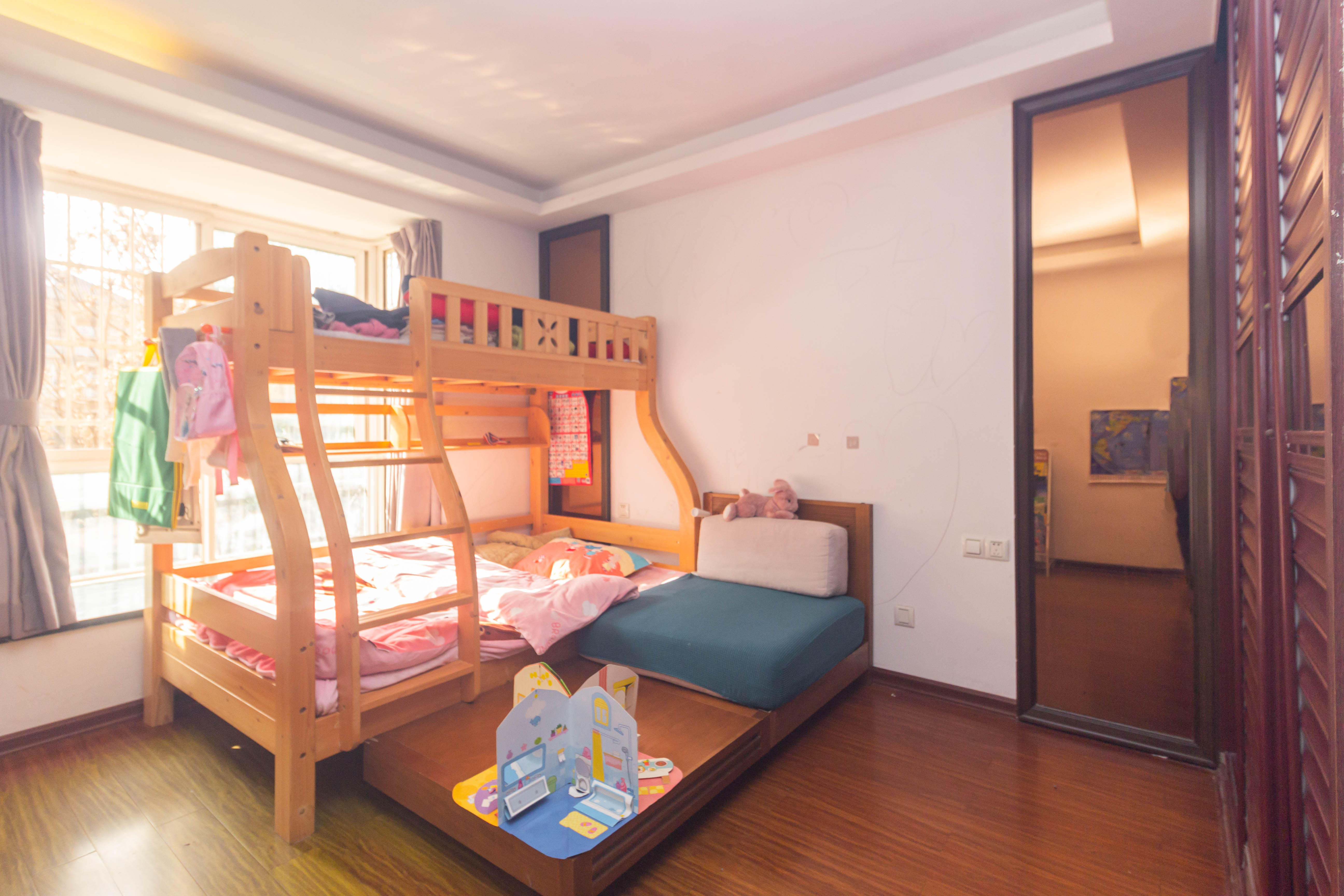 博雅湘水湾 3室2厅2卫 78.0万 博雅湘水湾 3室2厅2卫 78.0万卧室