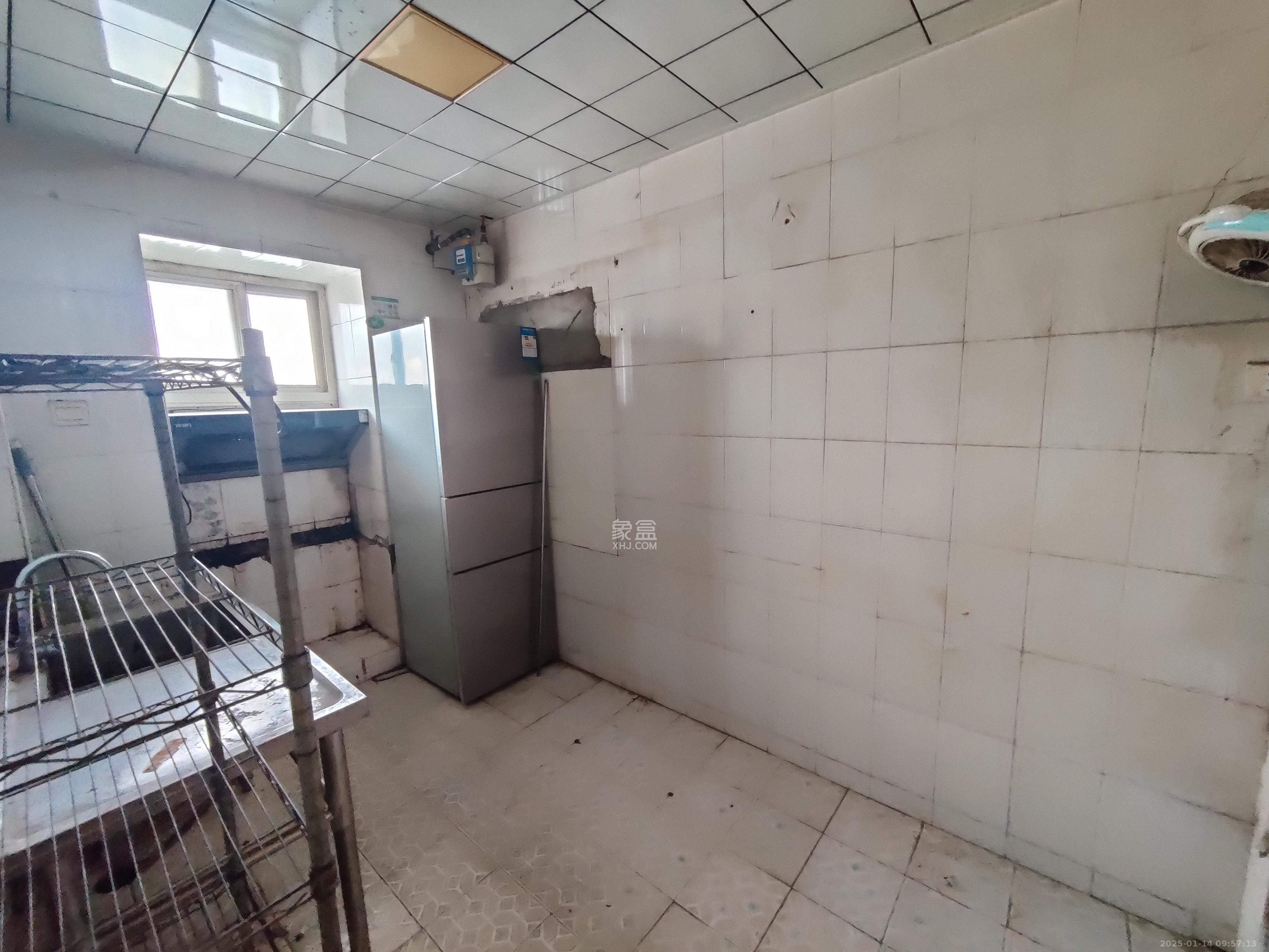 新天小区 3室2厅1卫 1800.0元/月 新天小区 3室2厅1卫 1800.0元/月室内图