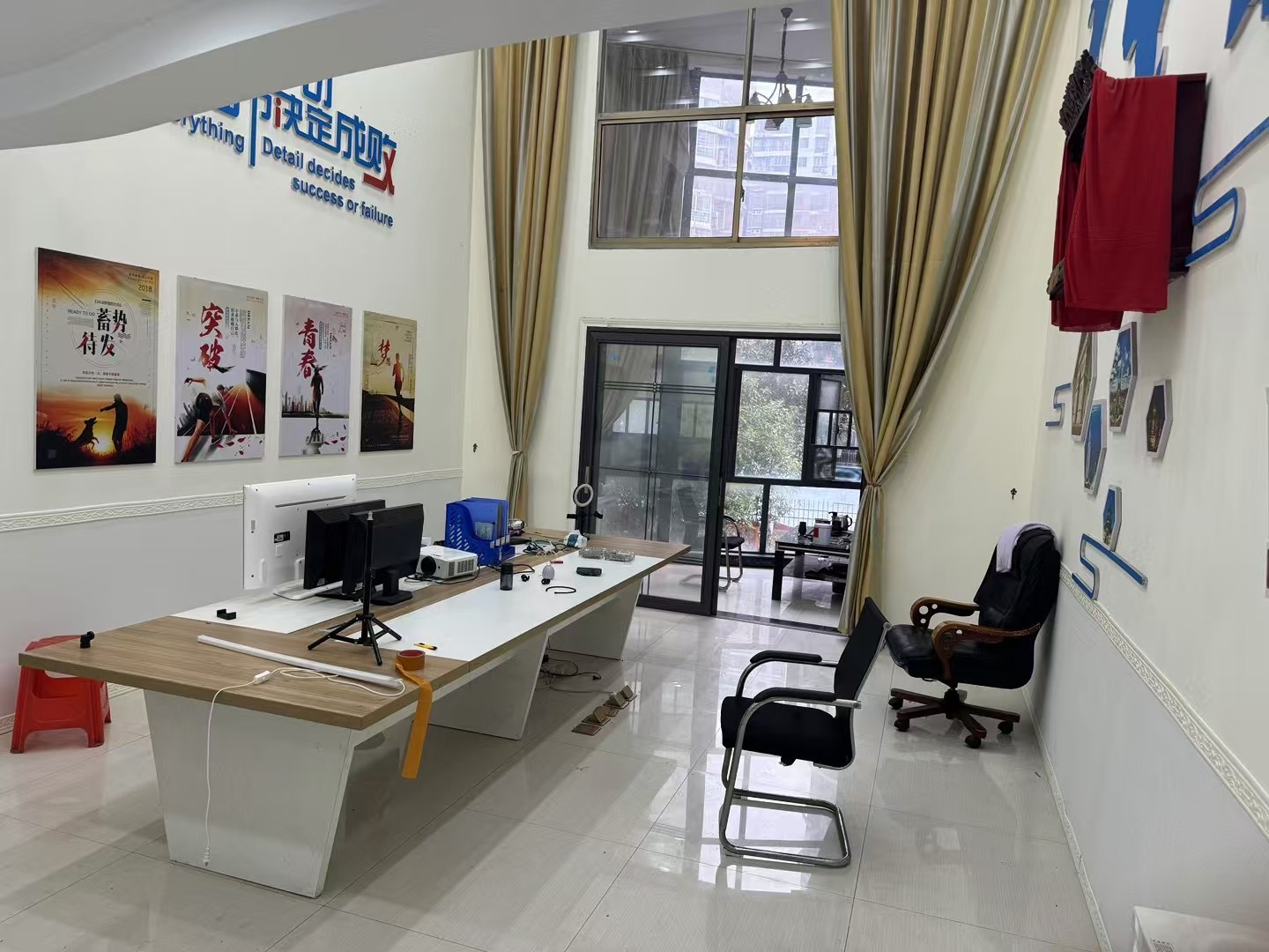 东方豪苑  7室4厅2卫    2800.0元/月