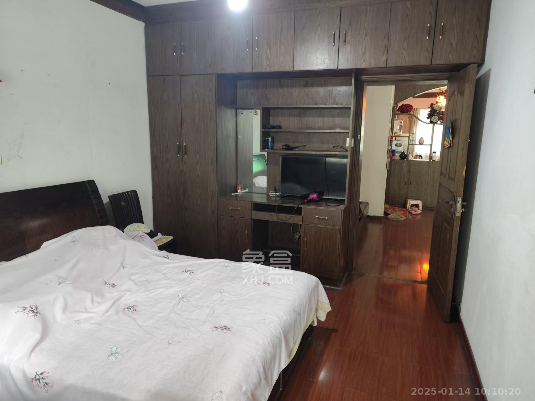 中南汽车世界  1室0厅0卫    1200.0元/月 中南汽车世界  1室0厅0卫    1200.0元/月室内图