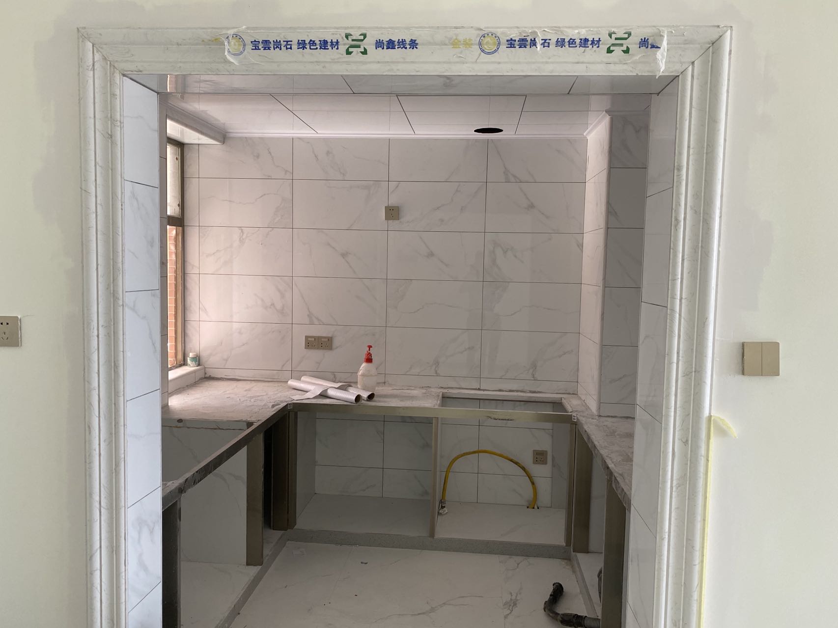 润龙花园  3室2厅2卫    198.0万 润龙花园  3室2厅2卫    198.0万客厅