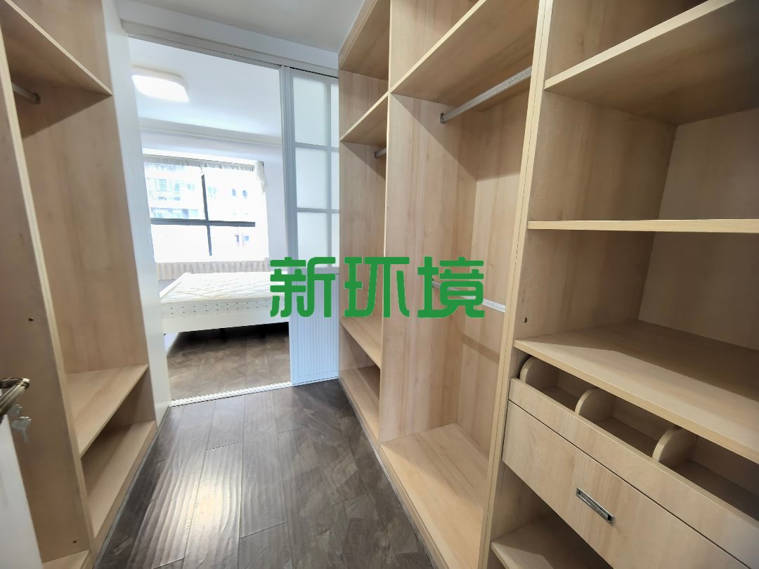 东方明珠  3室2厅2卫   63.00万客厅