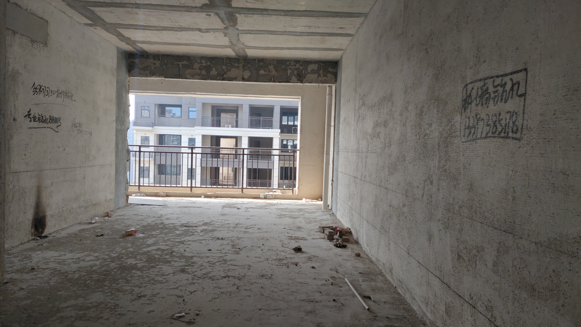 中甸.龙雲台  3室2厅2卫    78.8万 中甸.龙雲台  3室2厅2卫    78.8万客厅