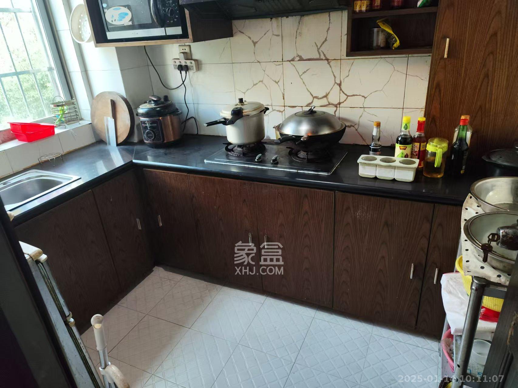 中南汽车世界  1室0厅0卫   1300.00元/月室内图