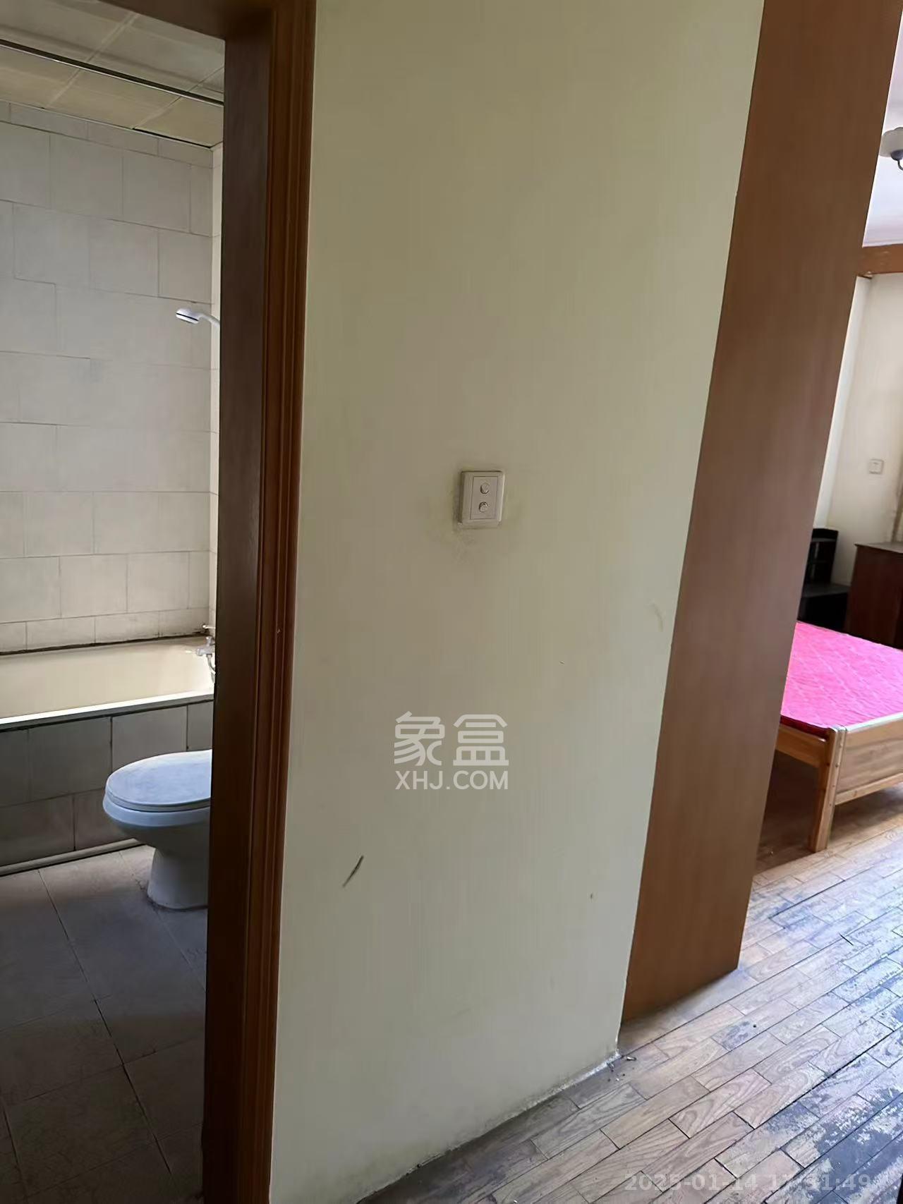 平和堂生活小区  3室2厅2卫   1800.00元/月