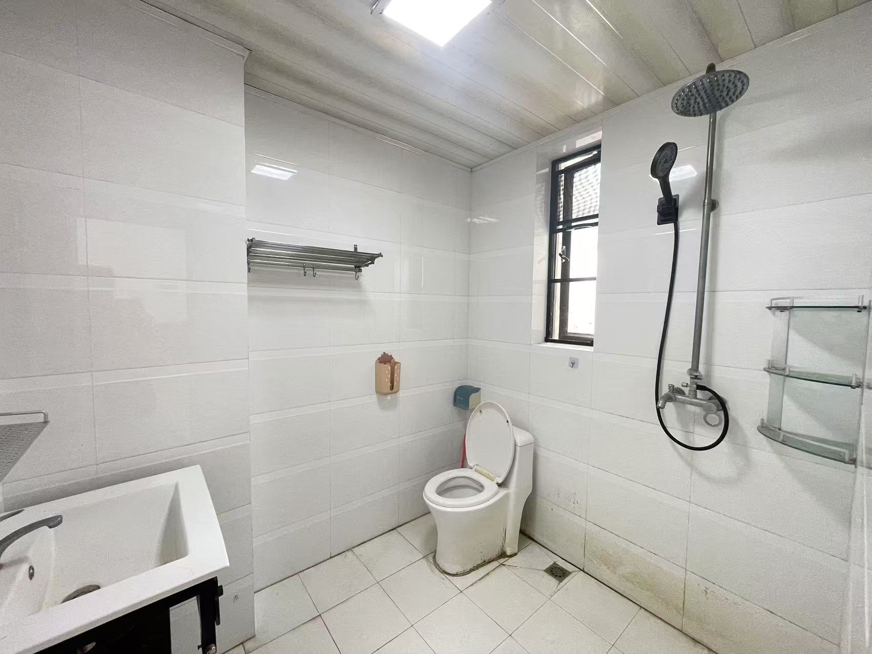 阳光百合 2室2厅1卫 2500.0元/月 阳光百合 2室2厅1卫 2500.0元/月室内图