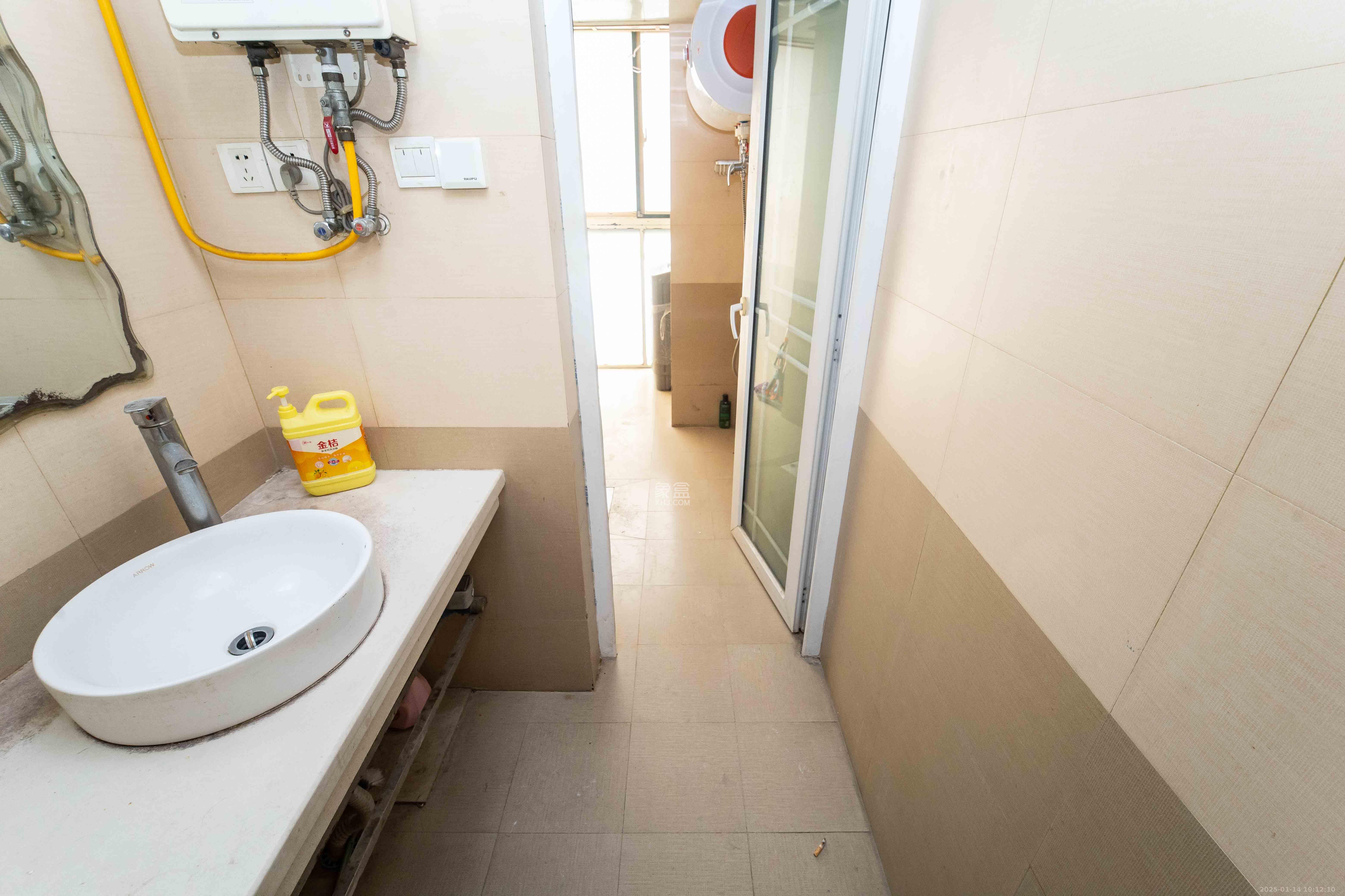 浏阳河畔家园  3室2厅2卫    3200.0元/月 浏阳河畔家园  3室2厅2卫    3200.0元/月室内图